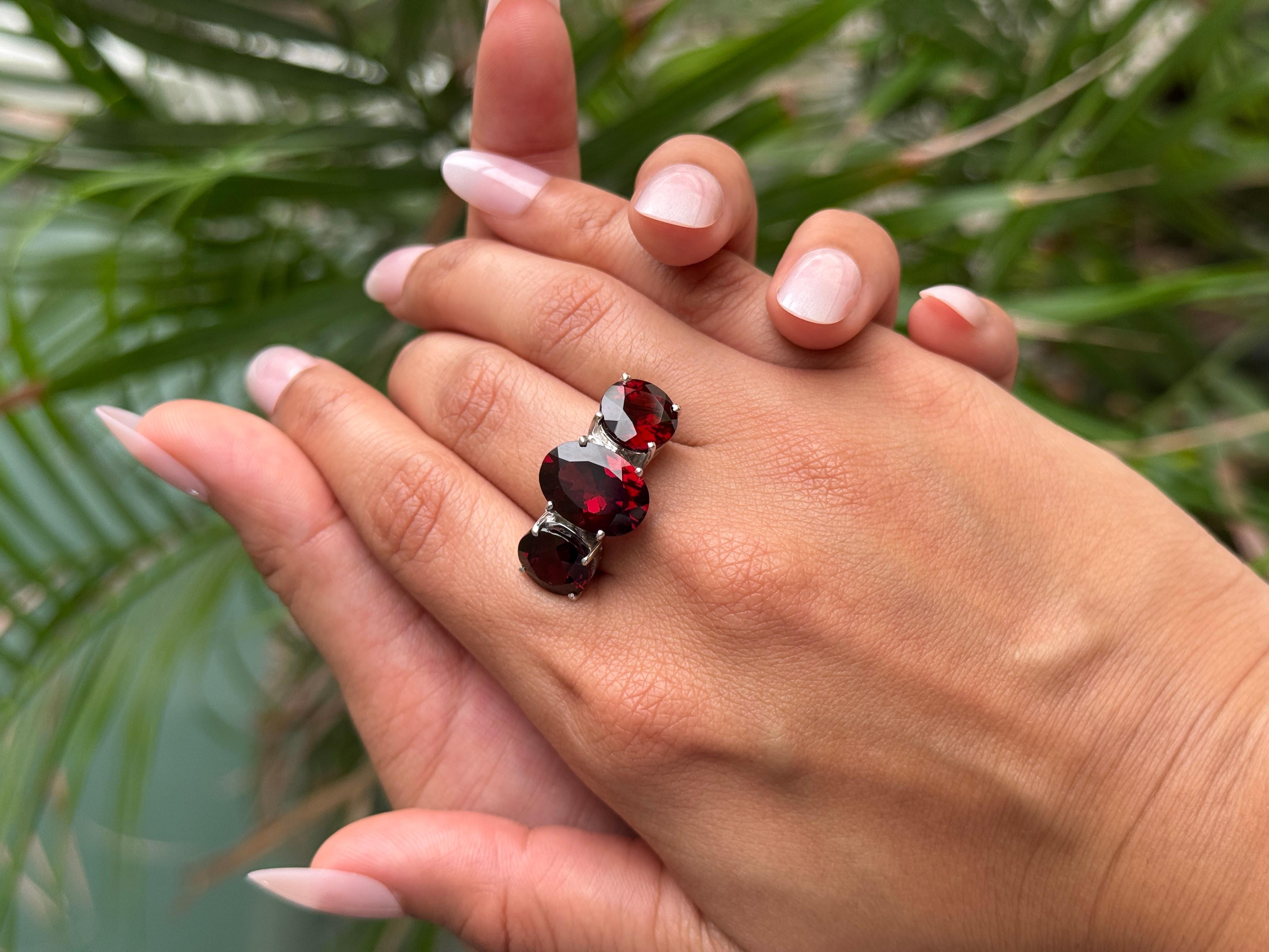 For Sale:  Natural Garnet Red Bold Three Stone Ring in 925 Sterling Silver Jewelry for Her 6