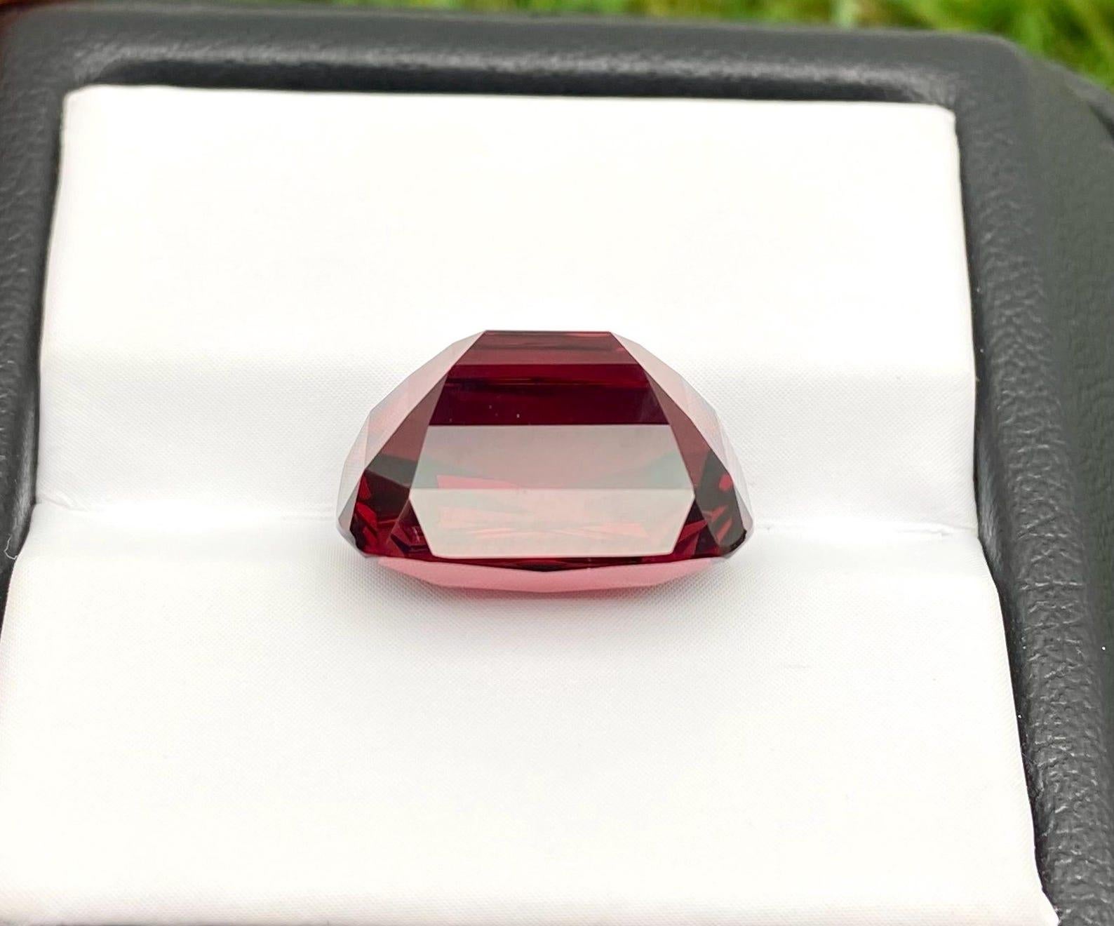 Natural Garnet Rhodolite gemstone 13.92 ct., Cushion cut, Tanzania, Certificate. For Sale 4