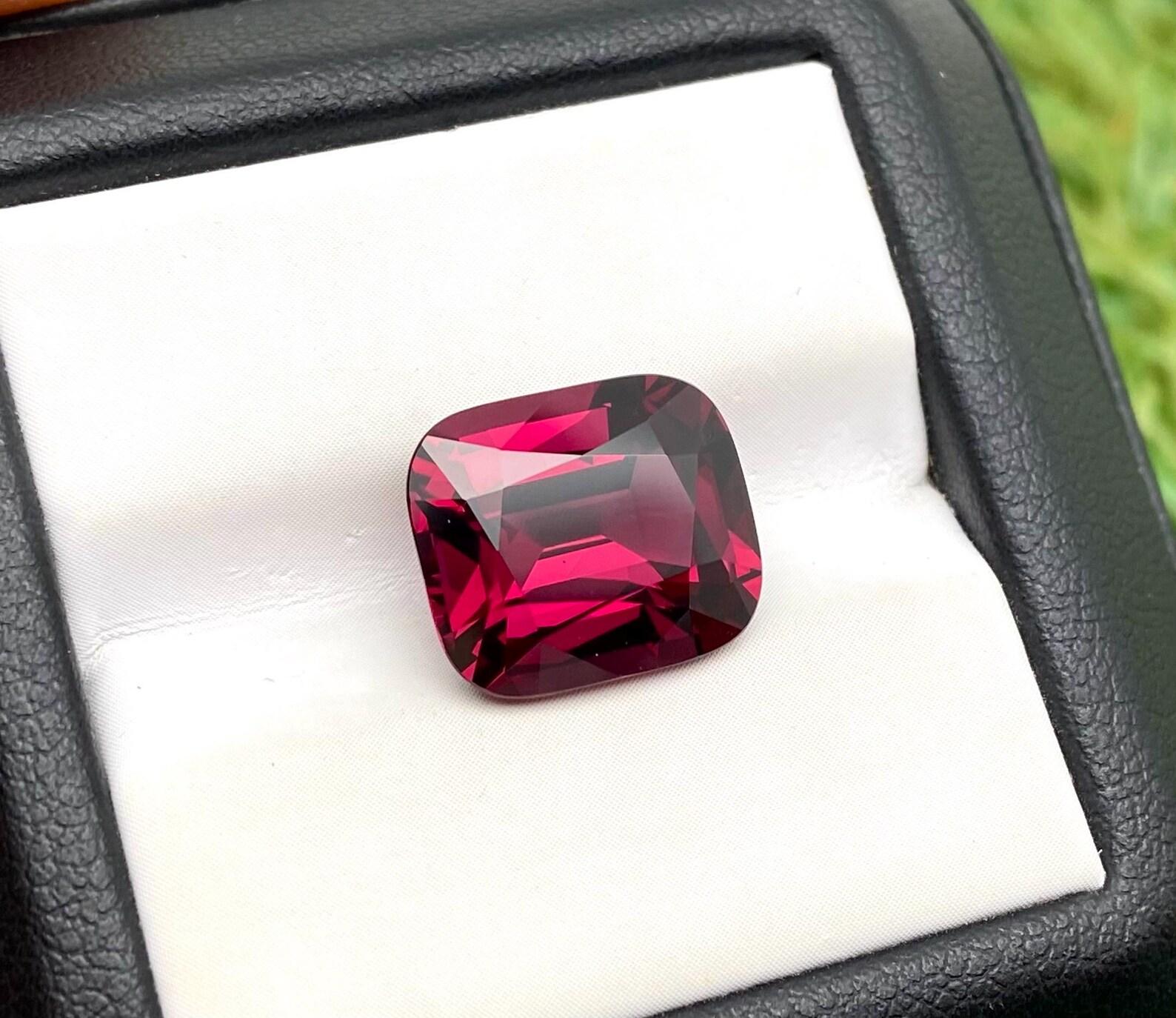 Pierre précieuse rhodolite grenat naturelle de 8.0 carats, taille coussin, Tanzanie, certificat Unisexe en vente