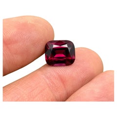 Natural Garnet Rhodolite gemstone 8.0 ct., Cushion cut, Tanzania, Certificate.