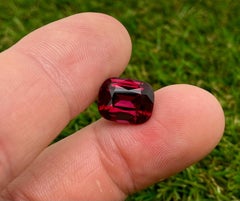 Natural Garnet Rhodolite gemstone 8.02 ct., Cushion cut, Tanzania, Certificate.