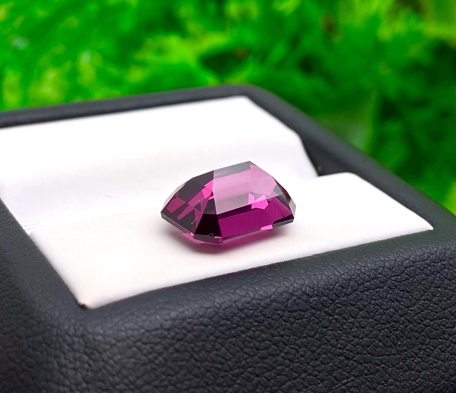 Natürlicher Granat Rhodolith hohe Qualität! loser Edelstein 5,21 Karat, Octagon-Schliff. im Angebot 2