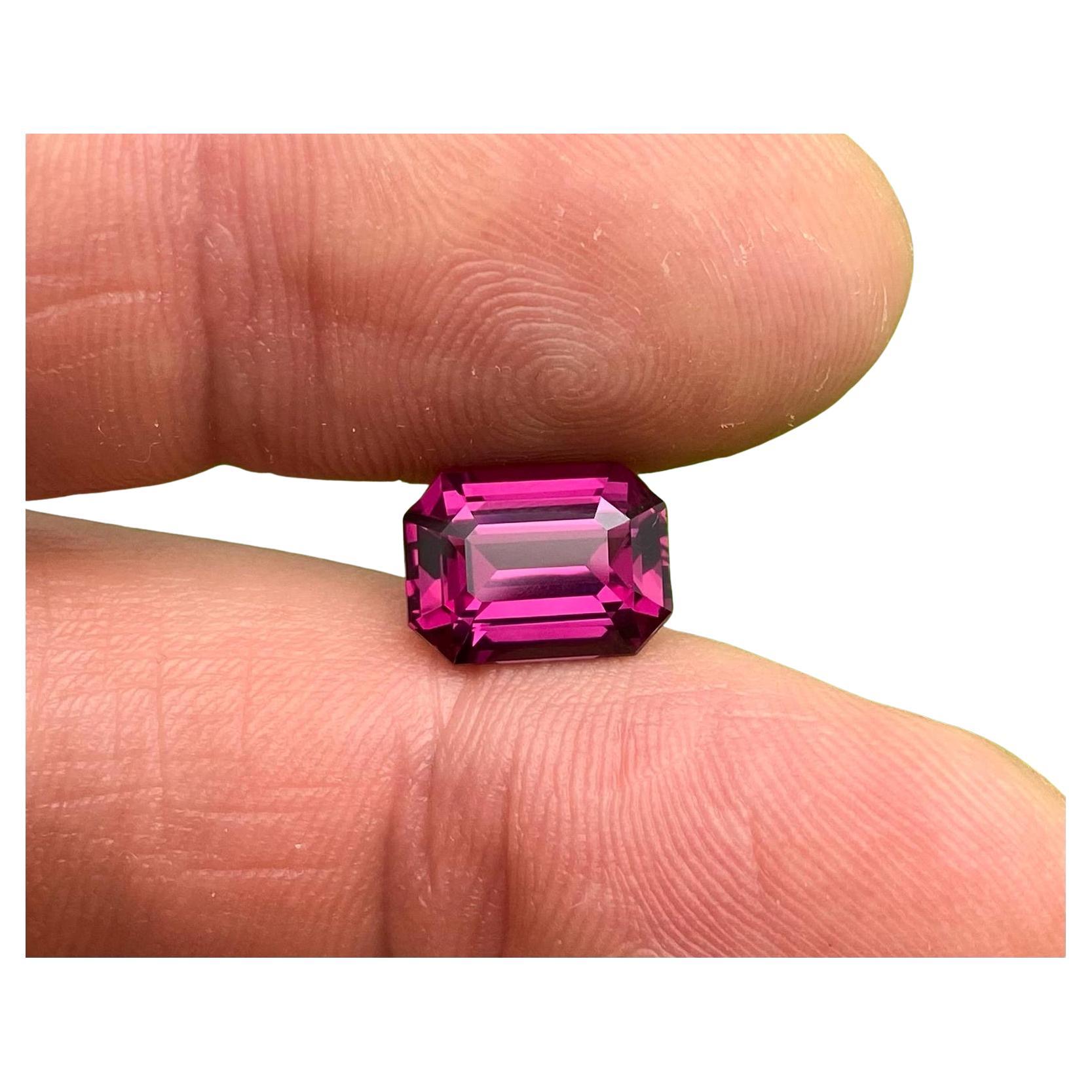 Natural Garnet Rhodolite high quality! loose gemstone 5.21 ct., Octagon cut.