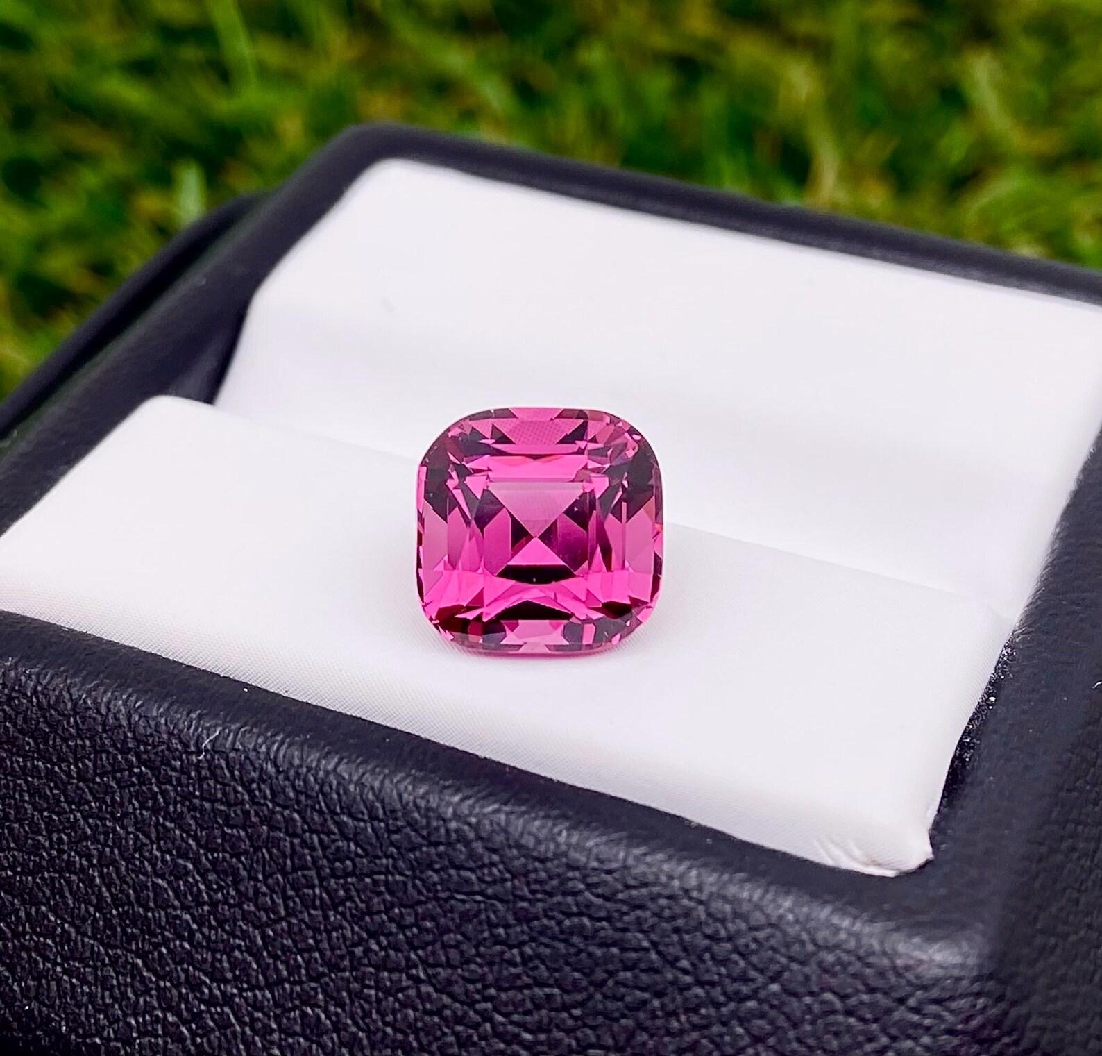 Pierre précieuse non sertie grenat rhodolite naturelle de 4,16 carats, taille coussin, certificat GFCO en vente 4