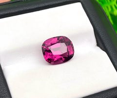 Natural Garnet Rhodolite Loose gemstone 5.28 ct, Cushion cut, certificate