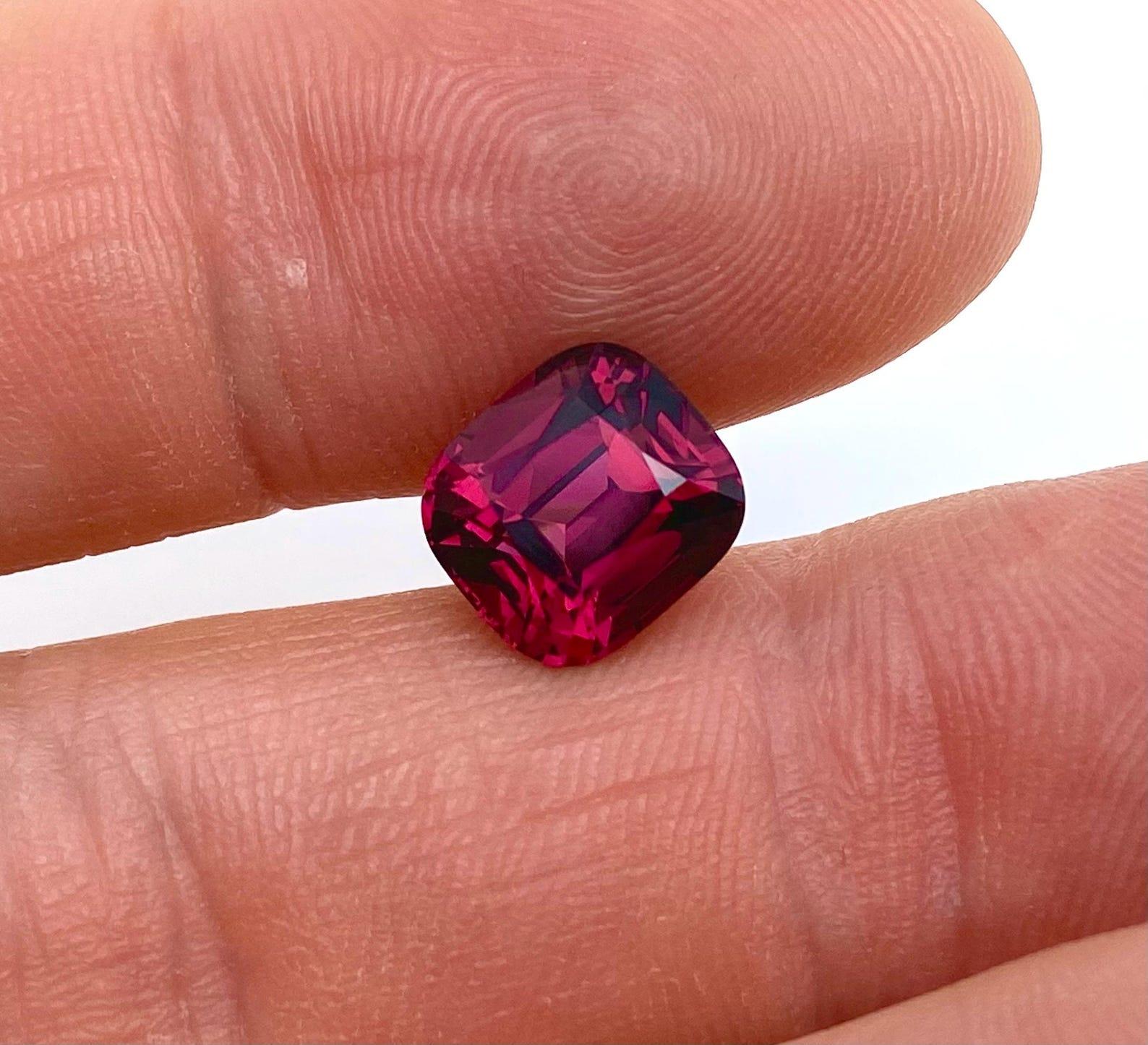 Natürlicher Granat Rhodolith Lose Edelstein 5,50 ct. Edelstein, Zertifikat AGL im Angebot 3