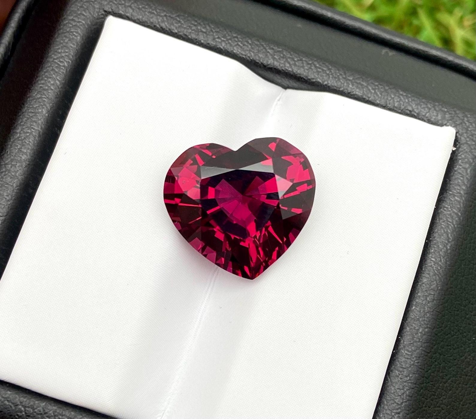 Art Nouveau Natural Garnet Rhodolite loose gemstone 9.03 ct. Heart cut, Tanzania Certificate For Sale