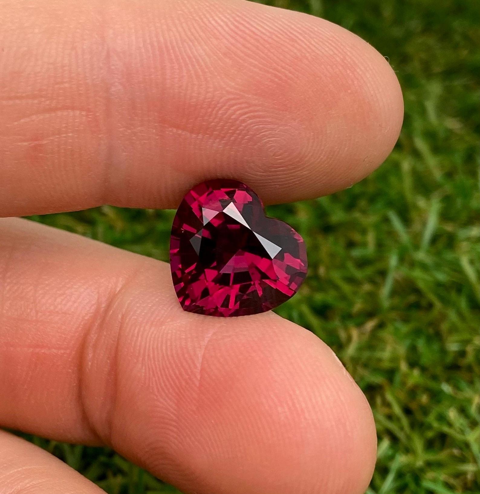 Natural Garnet Rhodolite loose gemstone 9.03 ct. Heart cut, Tanzania Certificate For Sale 1