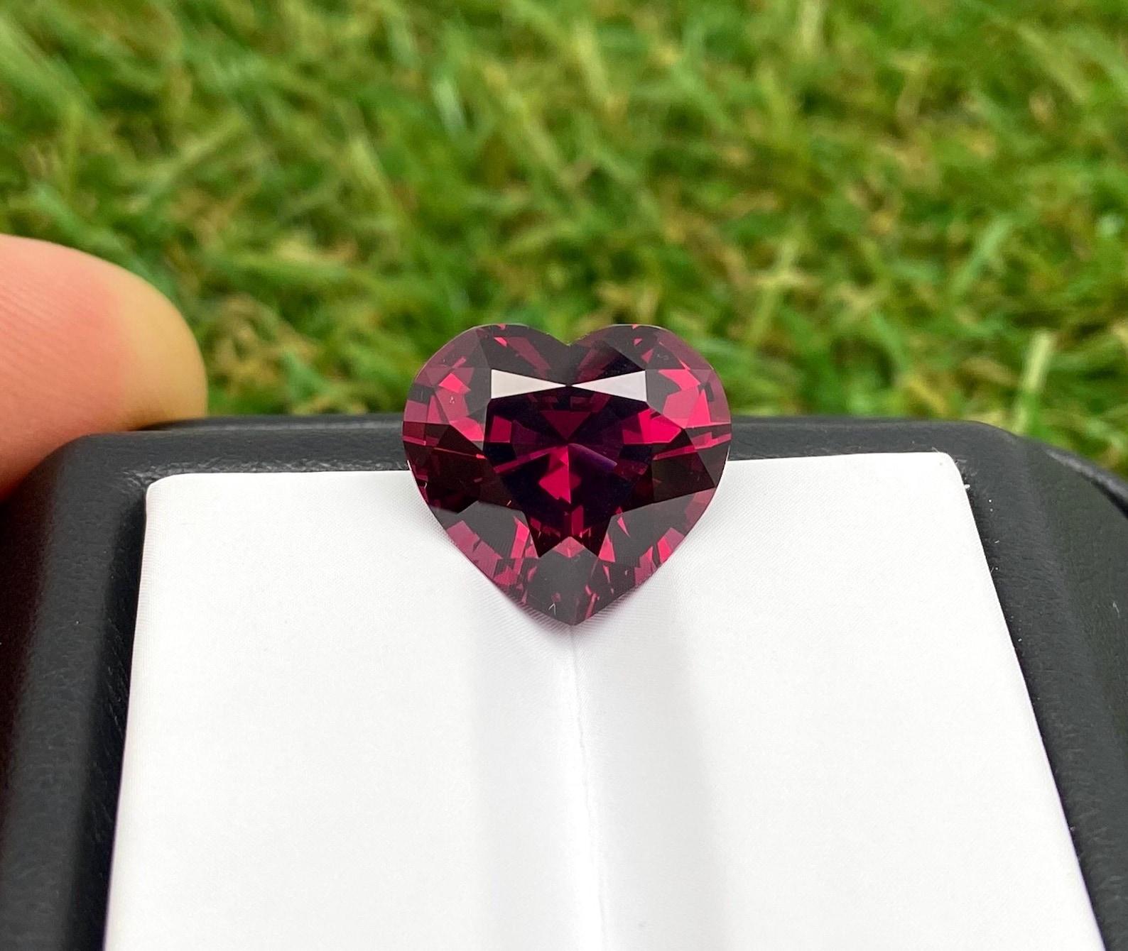 Natural Garnet Rhodolite loose gemstone 9.03 ct. Heart cut, Tanzania Certificate For Sale 2