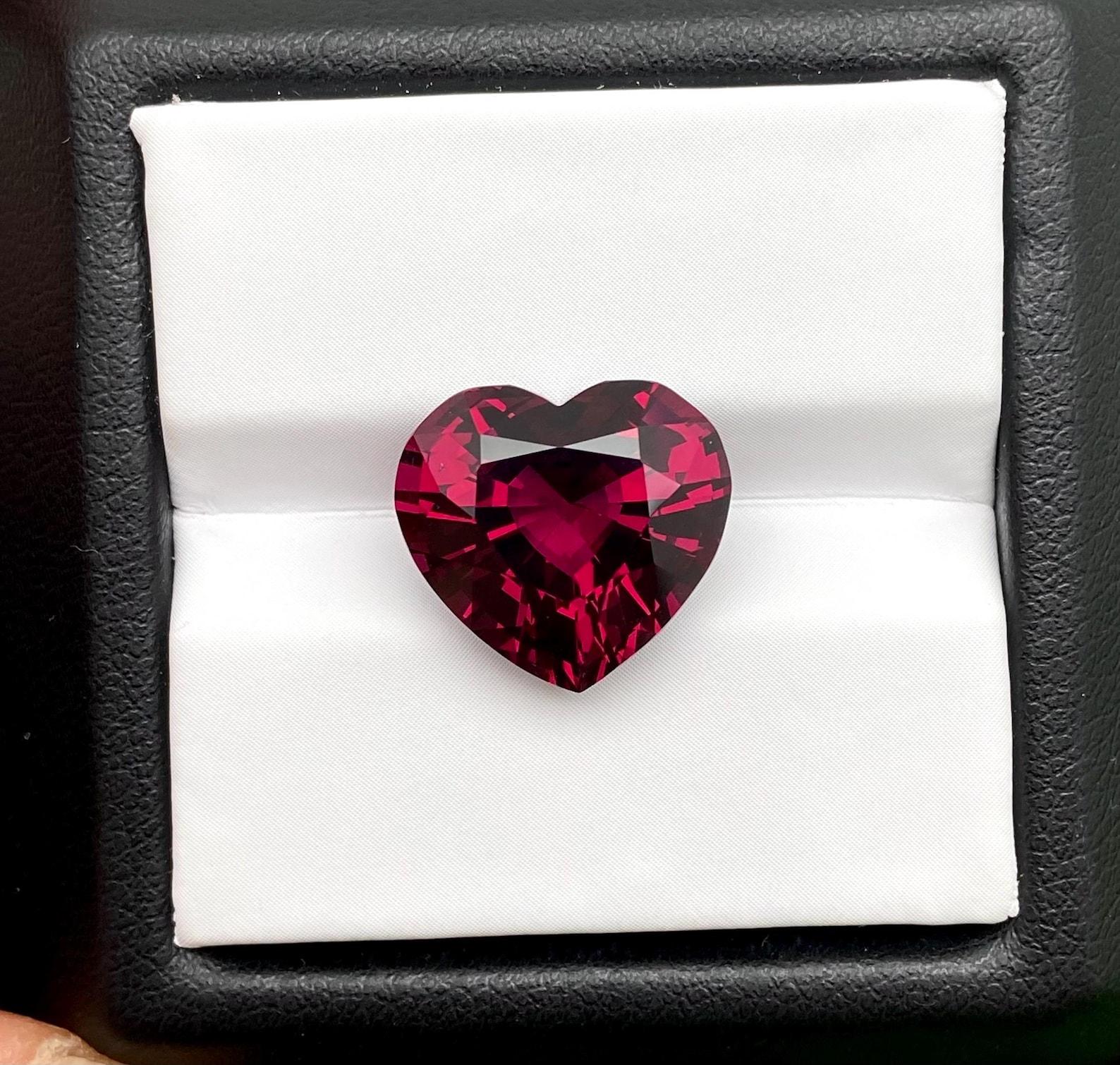 Natural Garnet Rhodolite loose gemstone 9.03 ct. Heart cut, Tanzania Certificate For Sale 3