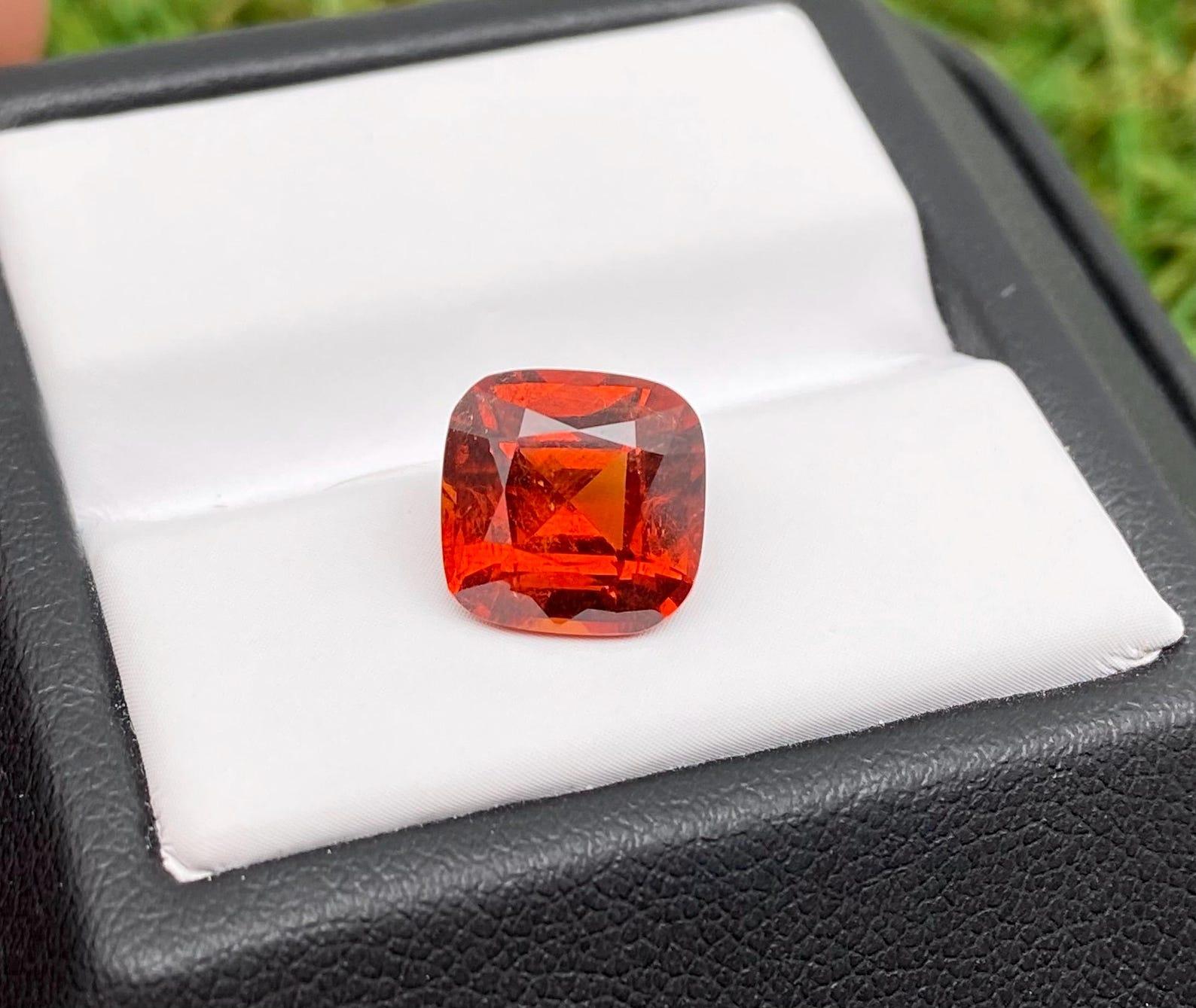 Grenat naturel Spessartite pierres précieuses en vrac 3.93 ct. Taille de coussin, certificat GFCO en vente 5