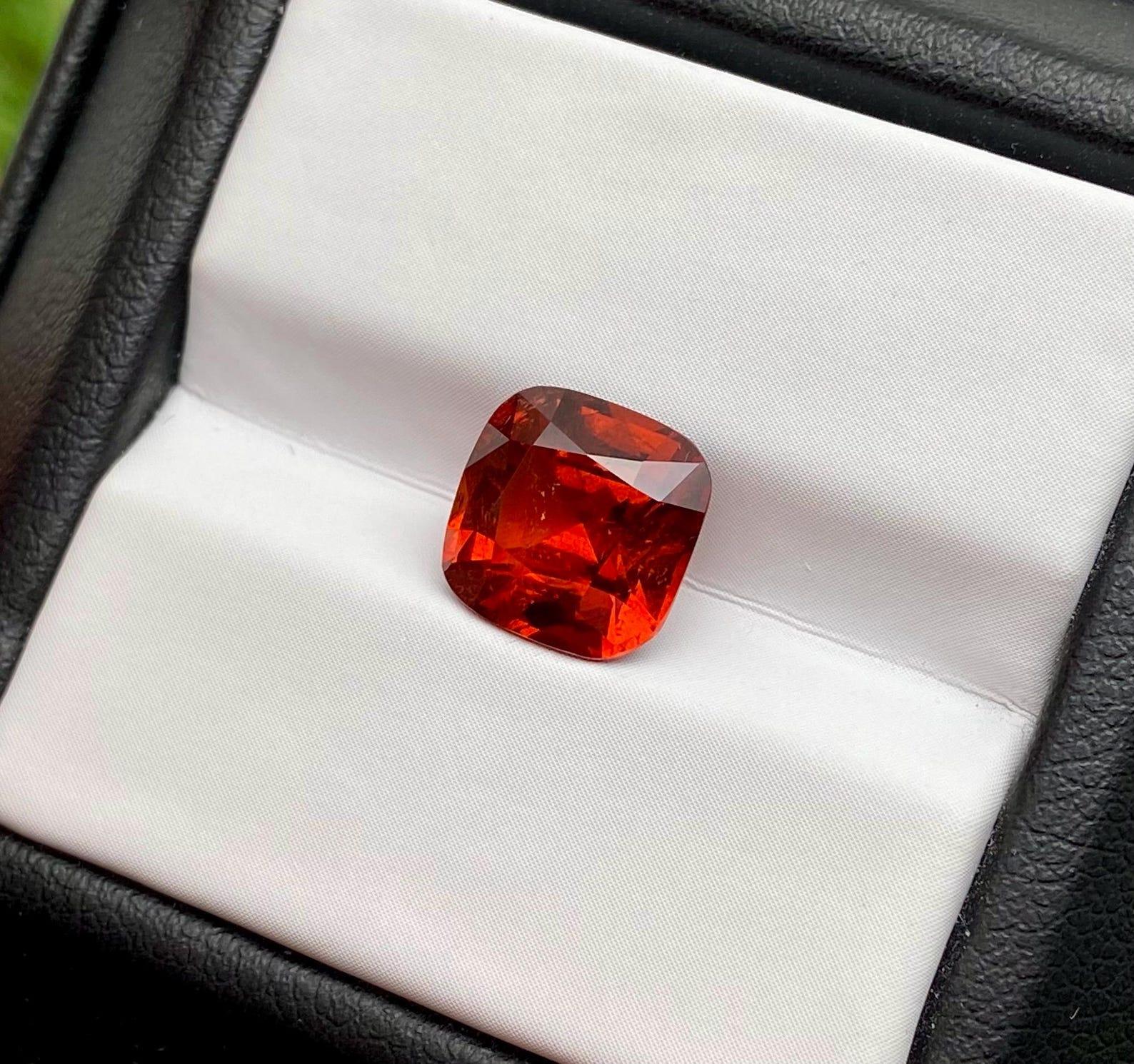 Grenat naturel Spessartite pierres précieuses en vrac 3.93 ct. Taille de coussin, certificat GFCO en vente 6