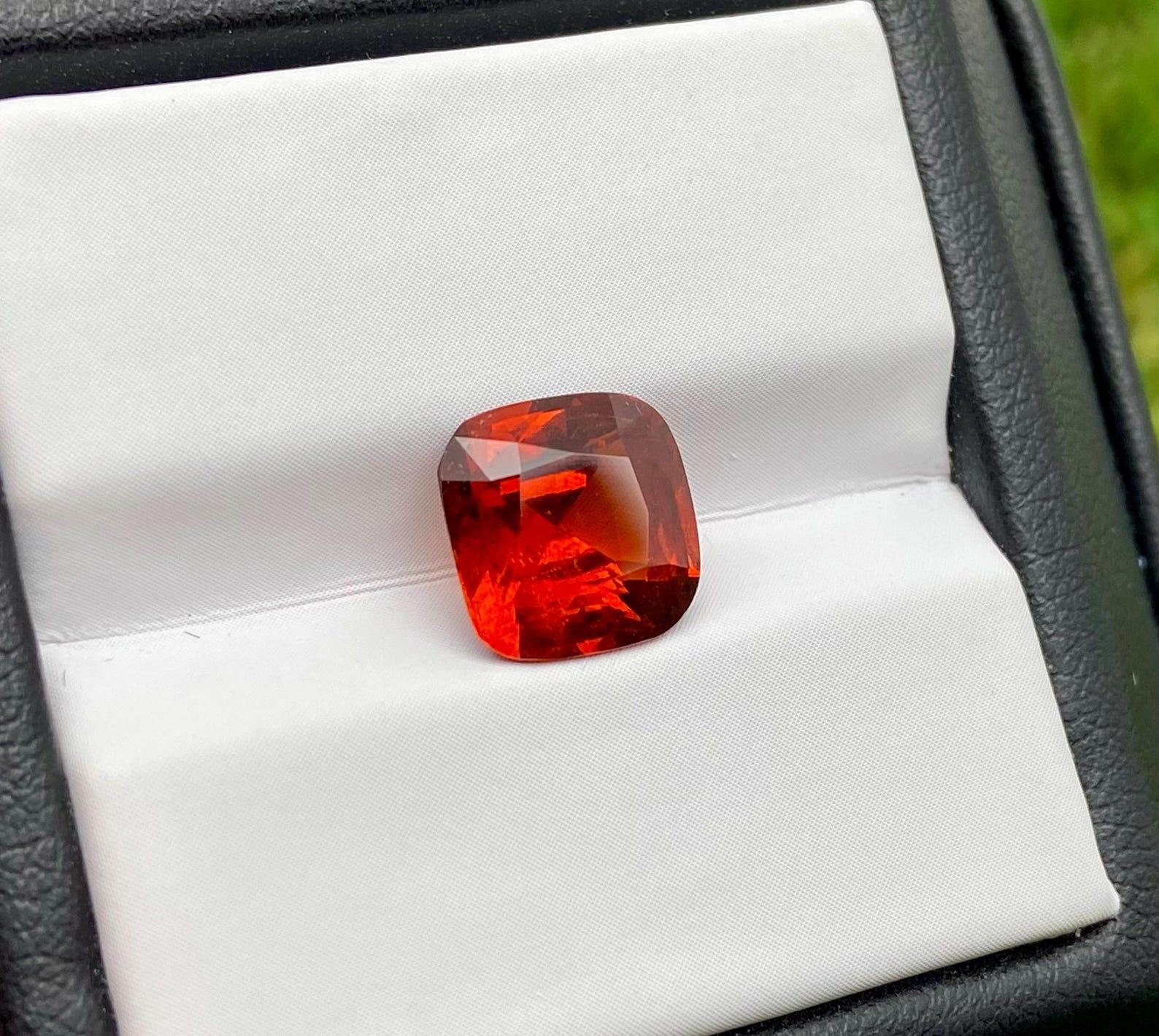 Grenat naturel Spessartite pierres précieuses en vrac 3.93 ct. Taille de coussin, certificat GFCO en vente 2