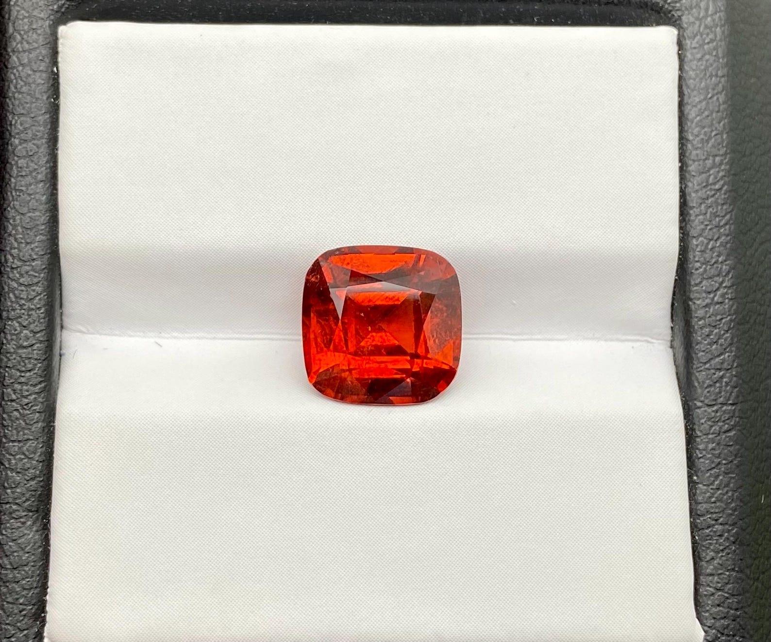 Grenat naturel Spessartite pierres précieuses en vrac 3.93 ct. Taille de coussin, certificat GFCO en vente 4