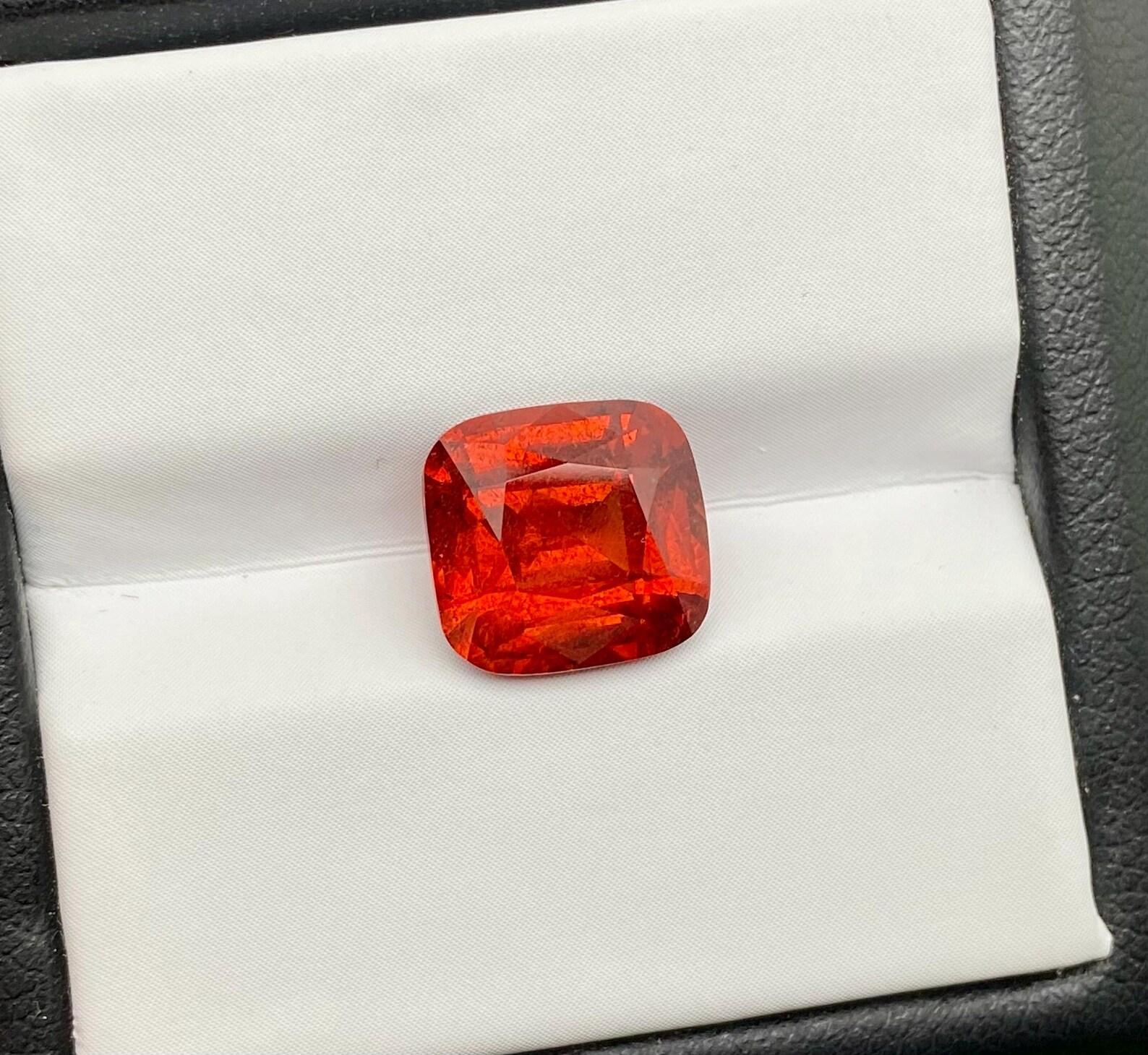Natural Garnet Spessartite Loose Gemstone 4.91 Ct. Cushion cut, Certificate GFCO in vendita 1