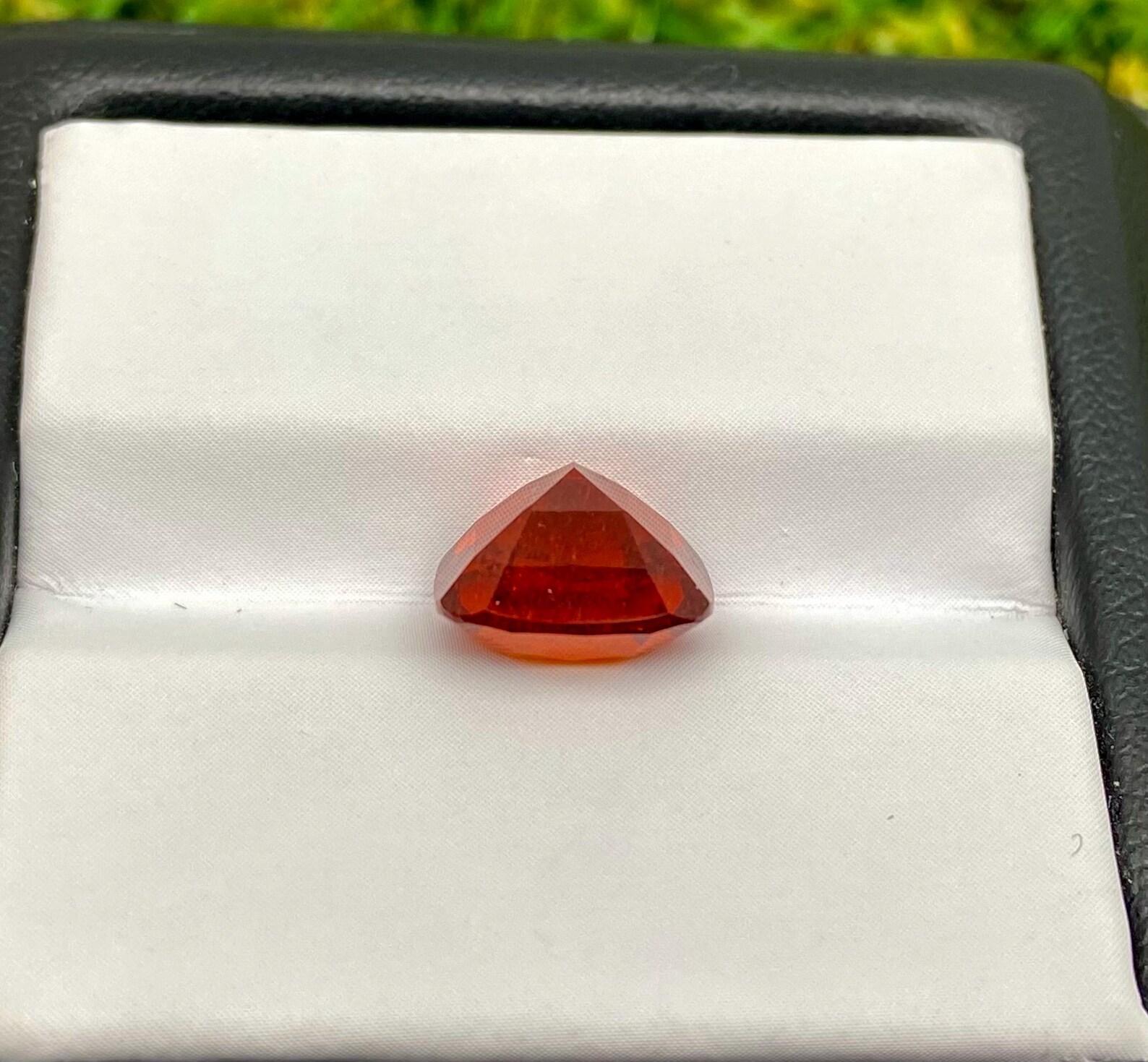 Natural Garnet Spessartite Loose Gemstone 4.91 Ct. Cushion cut, Certificate GFCO in vendita 4