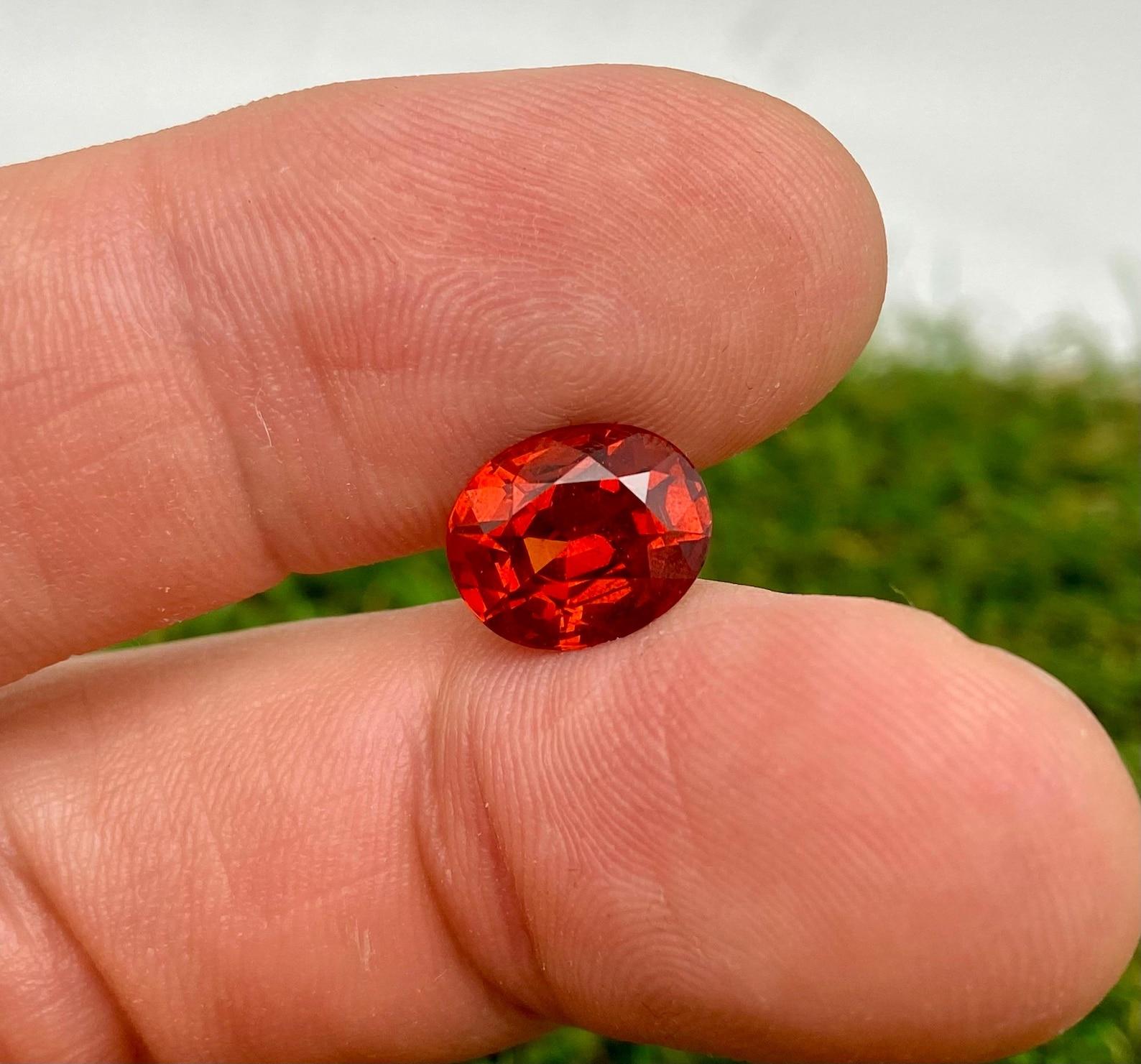 Natural Garnet Spessartite Loose Gemstone 5.23 Ct., Oval cut, Certificate GFCO For Sale 5