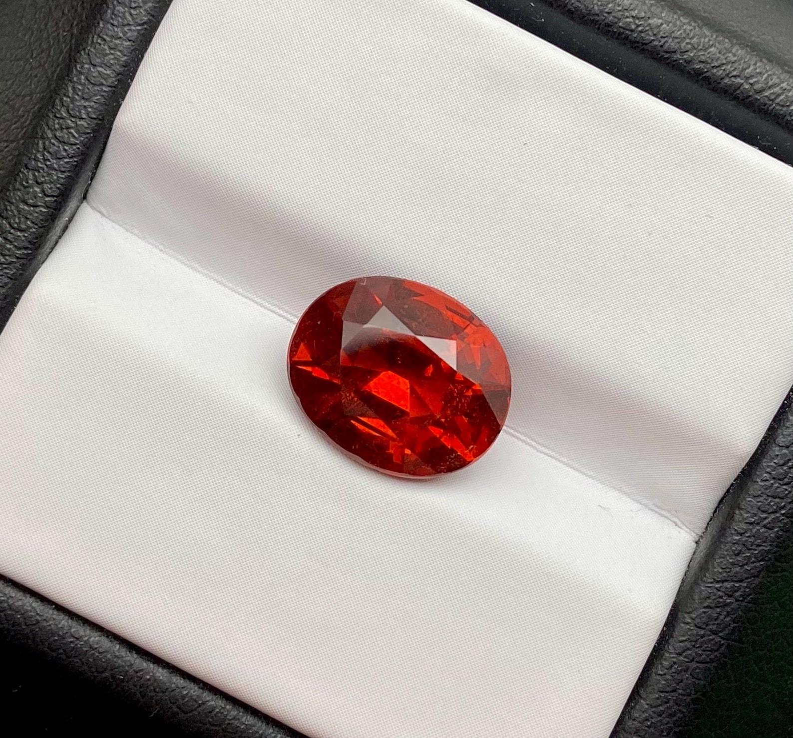 Natural Garnet Spessartite Loose Gemstone 5.23 Ct., Oval cut, Certificate GFCO In New Condition For Sale In Daugavpils, LV