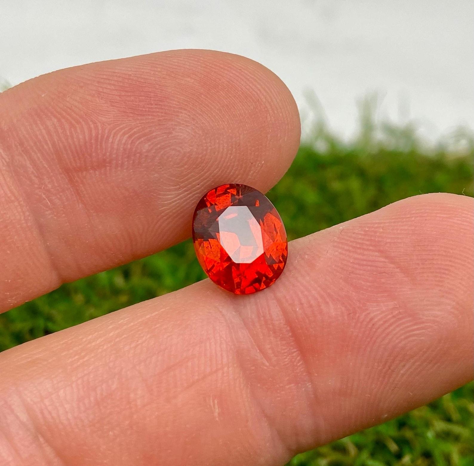 Women's or Men's Natural Garnet Spessartite Loose Gemstone 5.23 Ct., Oval cut, Certificate GFCO For Sale