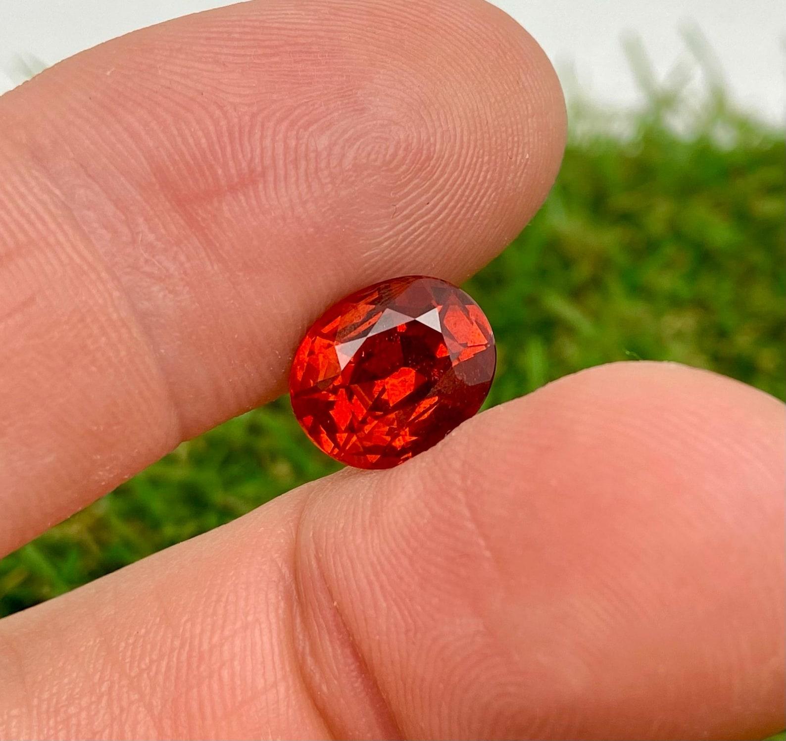 Natural Garnet Spessartite Loose Gemstone 5.23 Ct., Oval cut, Certificate GFCO For Sale 3