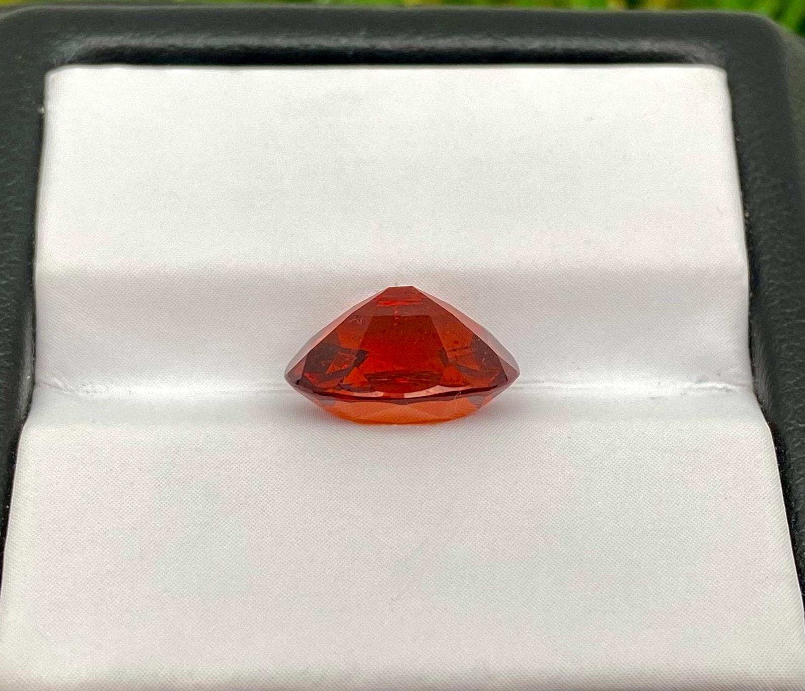 Natural Garnet Spessartite Loose Gemstone 5.23 Ct., Oval cut, Certificate GFCO For Sale 4