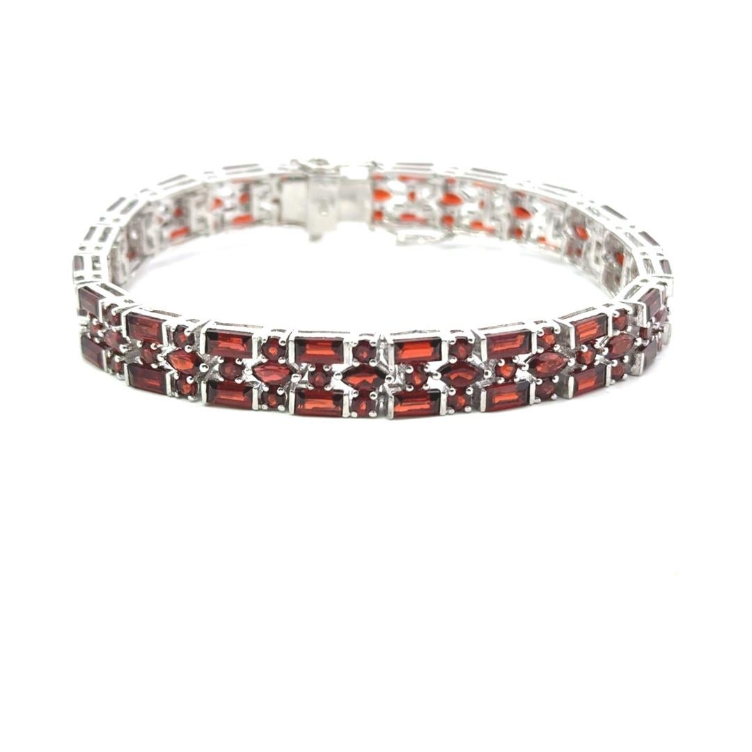 Pulsera de tenis con triple fila de granates naturales de 18,1 quilates en plata para mamá en venta 1