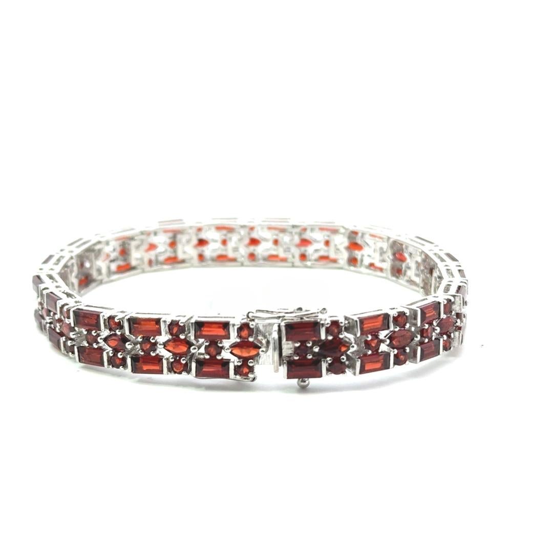 Pulsera de tenis con triple fila de granates naturales de 18,1 quilates en plata para mamá en venta 2