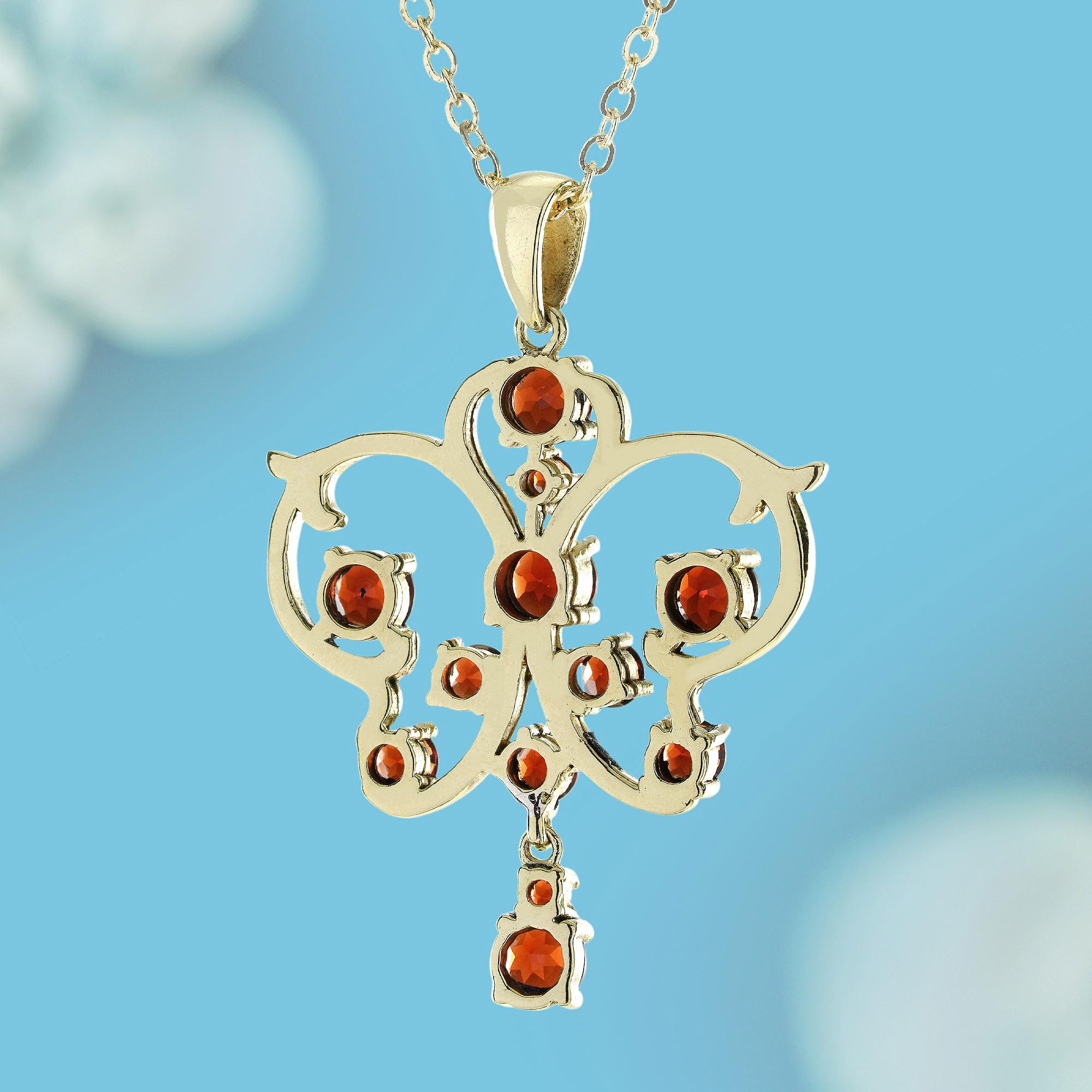 Taille ronde Pendentif de style victorien en or jaune 9K avec grenat naturel en vente