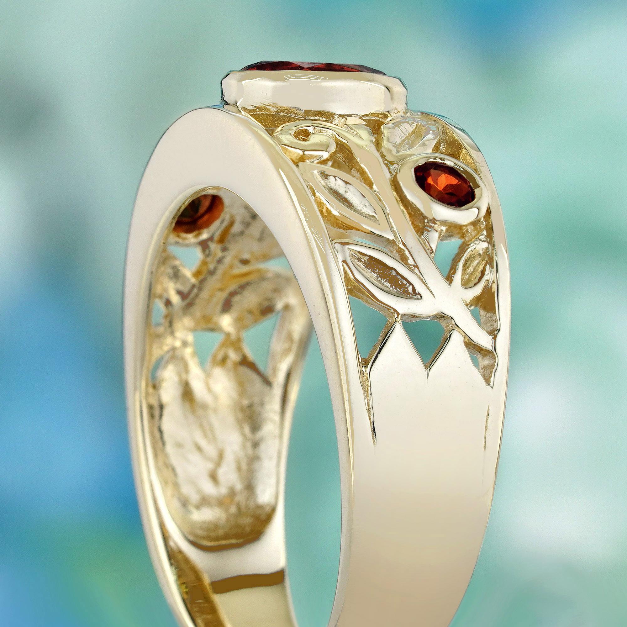 Donna Natural Garnet Vintage Style Carved Band Ring in Solid 9K Yellow Gold in vendita