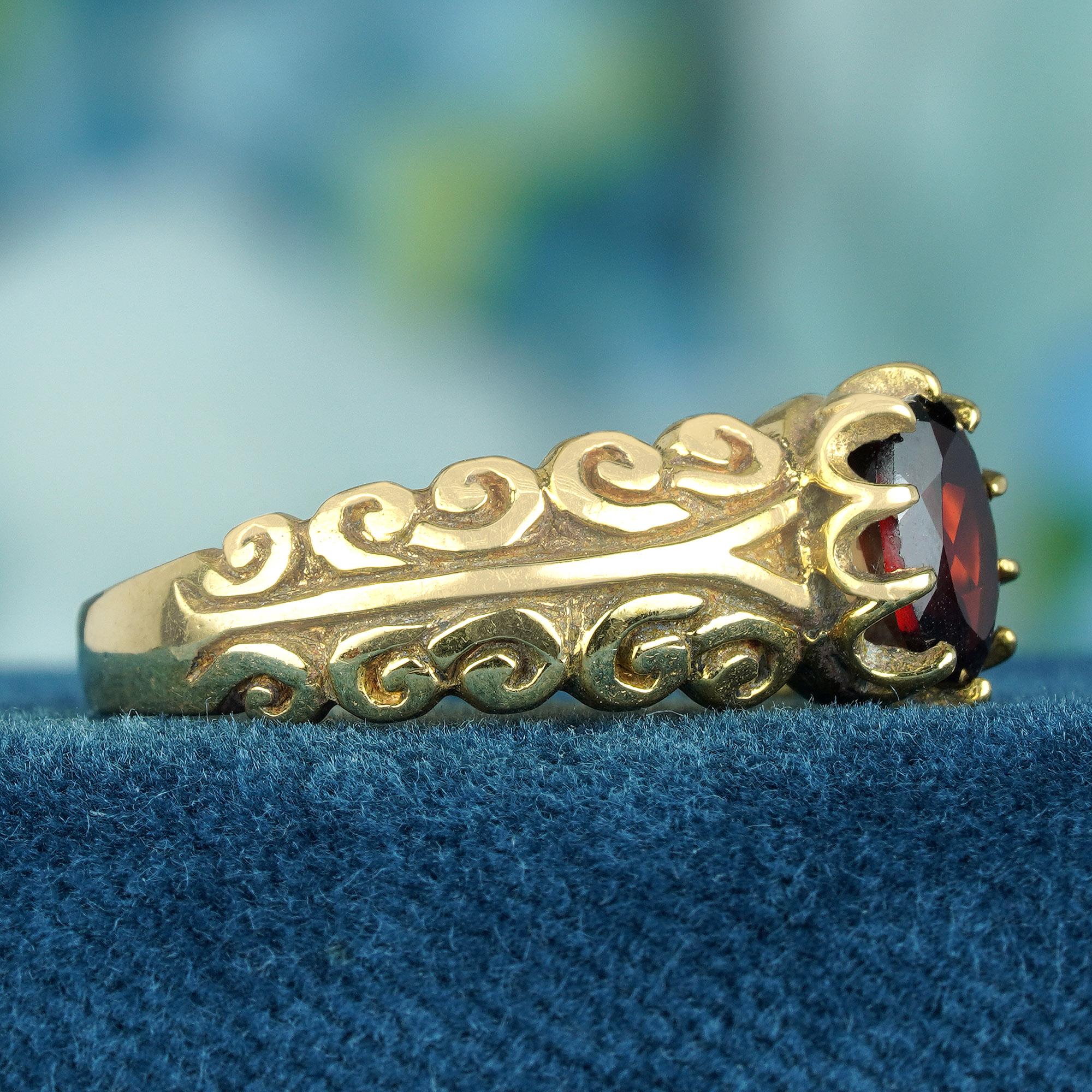 Natürlicher Granat im Vintage-Stil geschnitzter Ring aus massivem 9K Gelbgold (Ovalschliff) im Angebot