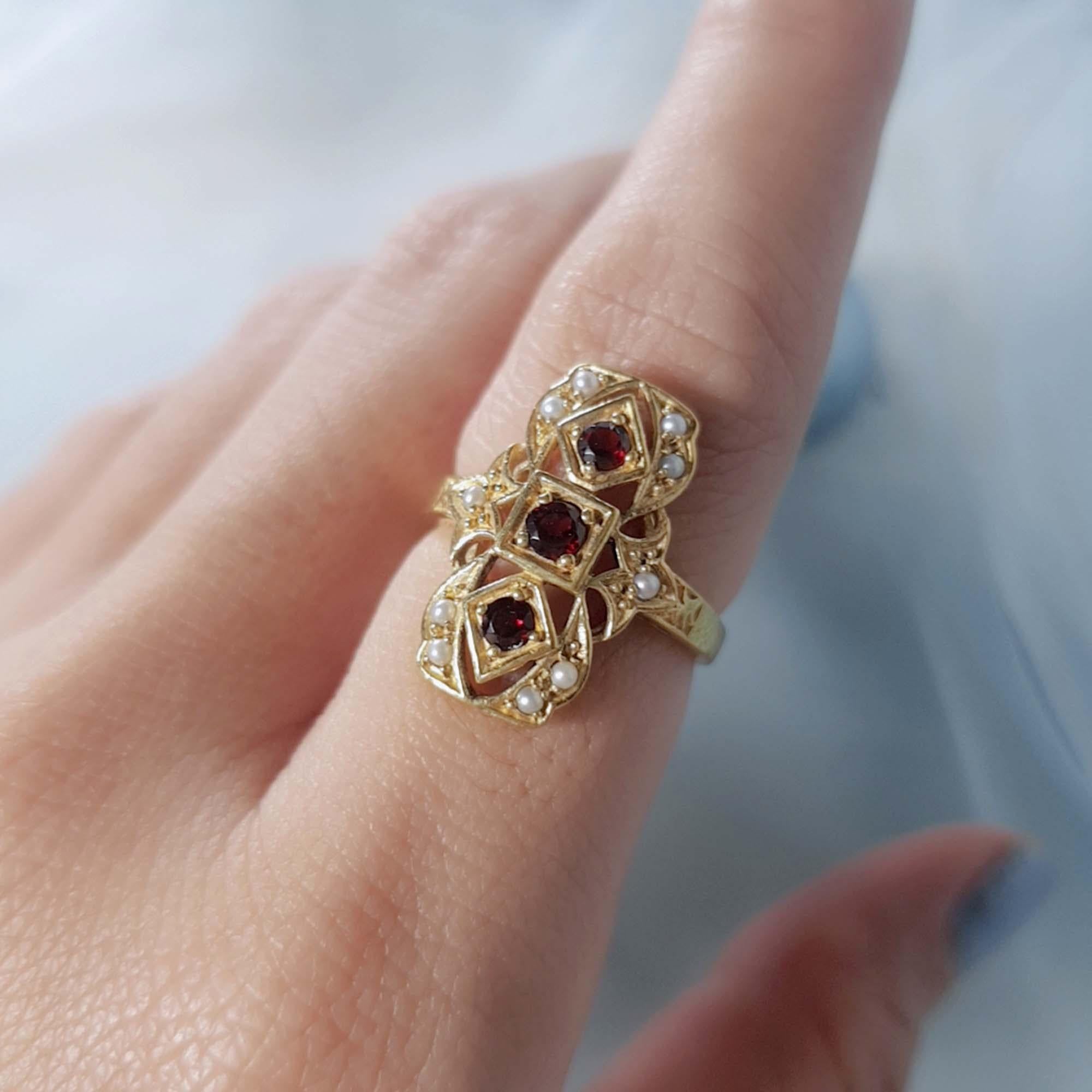 Natural Garnet Vintage Style Filigree Three Stone Ring in Solid 9K Yellow Gold For Sale 2