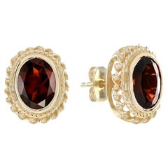 Orecchini con granato naturale in stile vintage con motivo a corda in oro giallo 9K