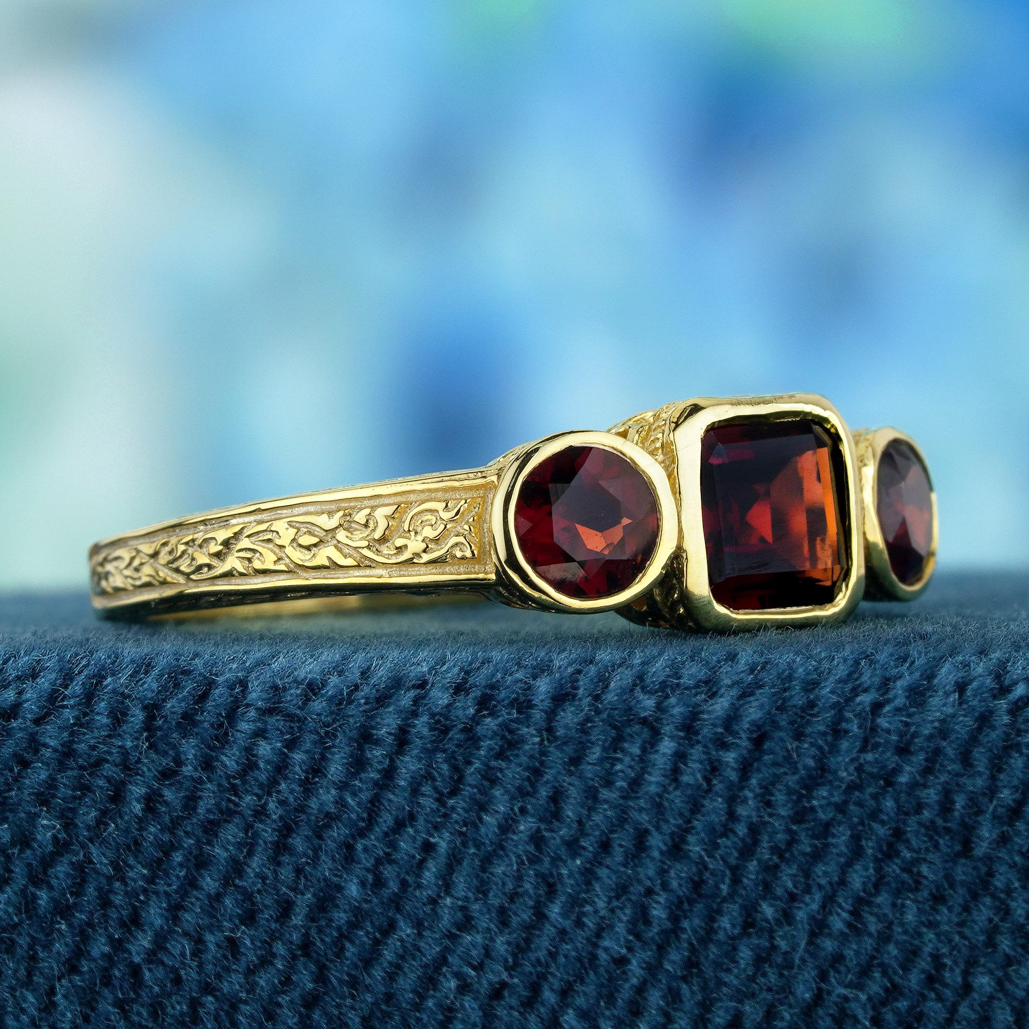Natürlicher Granat im Vintage-Stil Dreiring aus massivem 9K Gelbgold (Edwardian) im Angebot