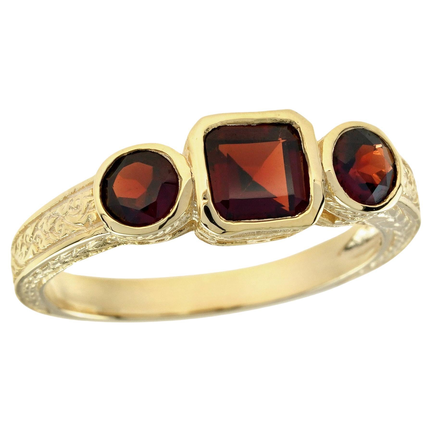 Natürlicher Granat im Vintage-Stil Dreiring aus massivem 9K Gelbgold im Angebot
