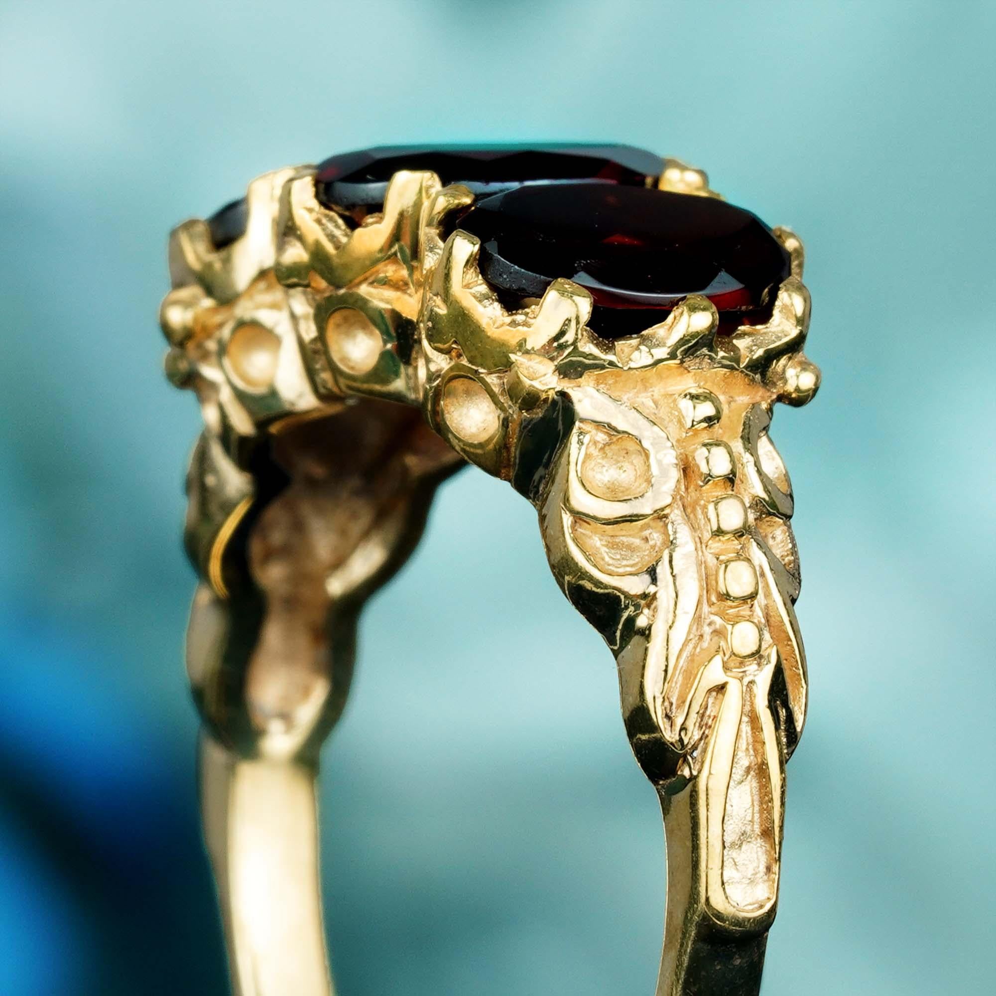 Donna Anello a tre pietre con granato naturale in stile vintage in oro massiccio 14K in vendita