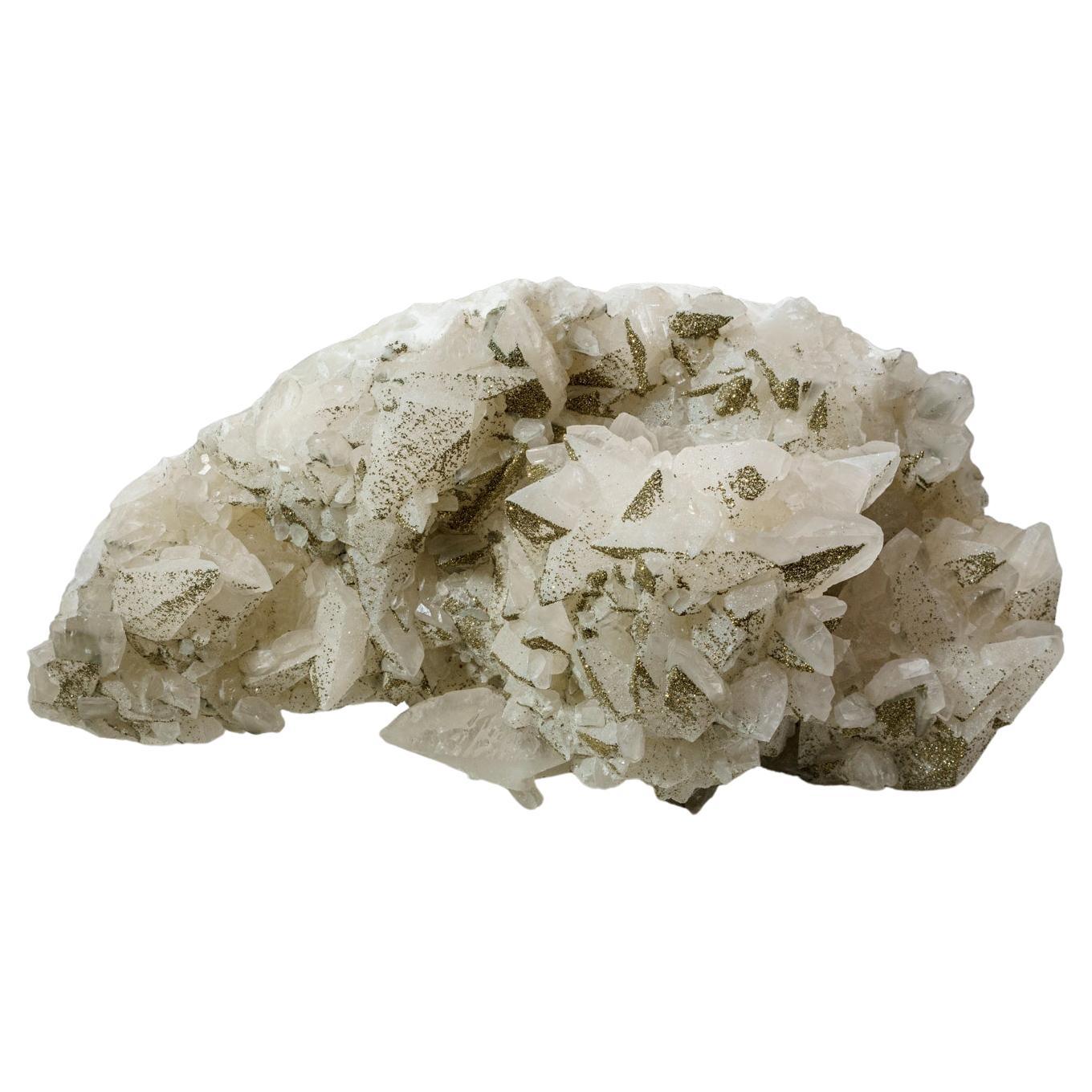 Chalcopyrite naturelle authentique en minéraux naturels sur cristaux de calcite de Chine en vente
