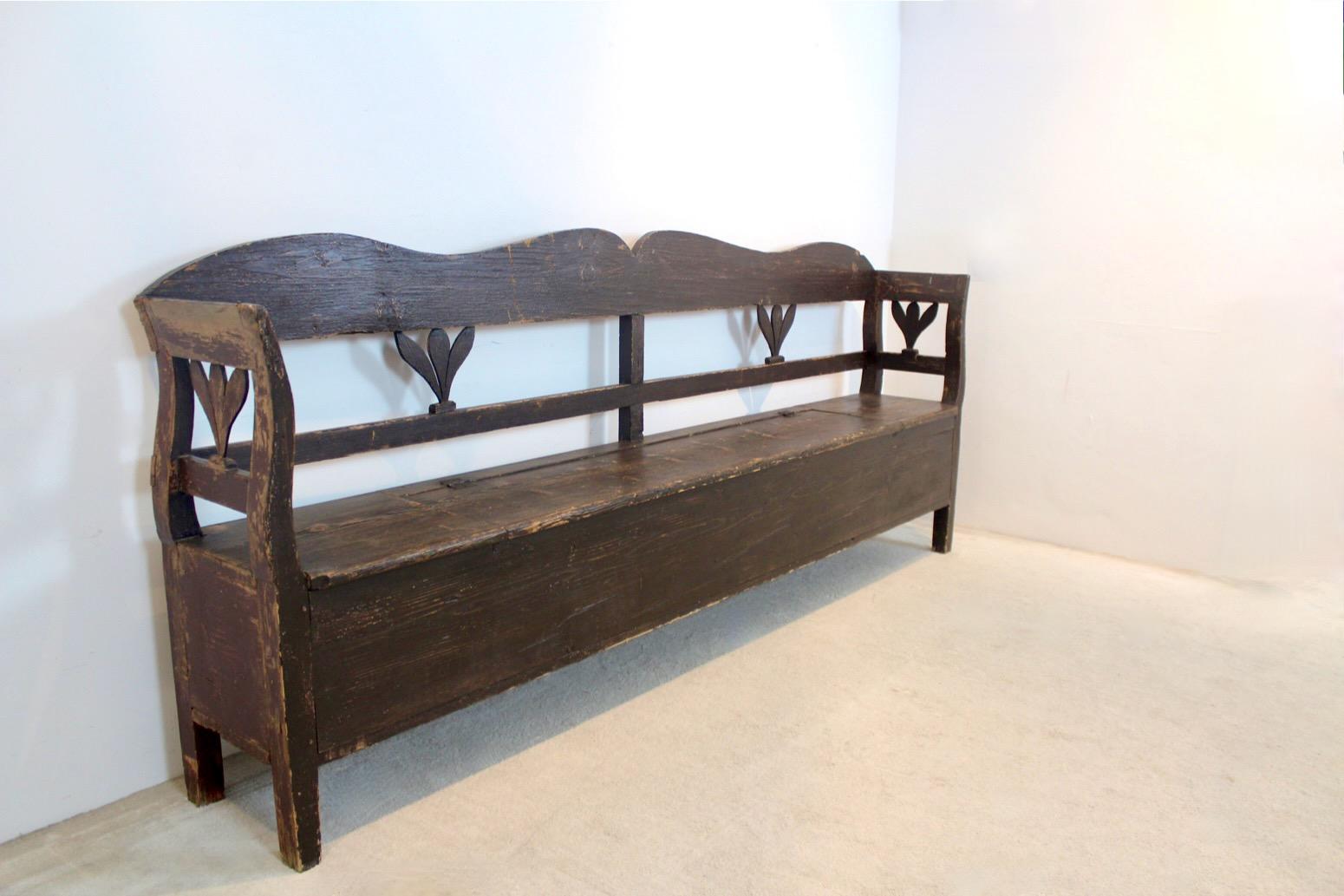 Natural German Carved Country Farmhouse Bench in Oak In Good Condition In Voorburg, NL