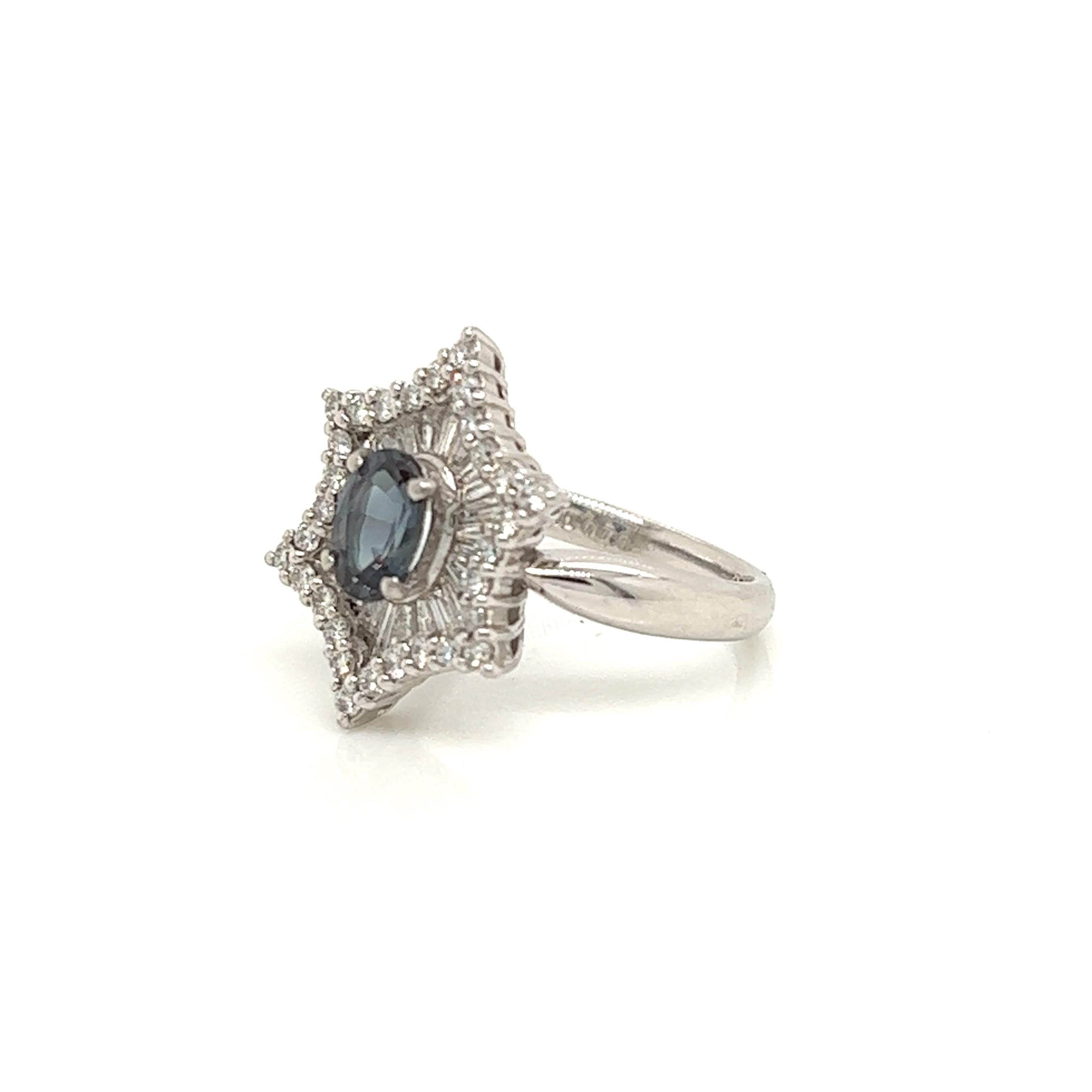 Natural GIA Certified 0.76 Ct. Brazillian Alexandrite & Diamond Cocktail Ring In New Condition For Sale In New York, NY