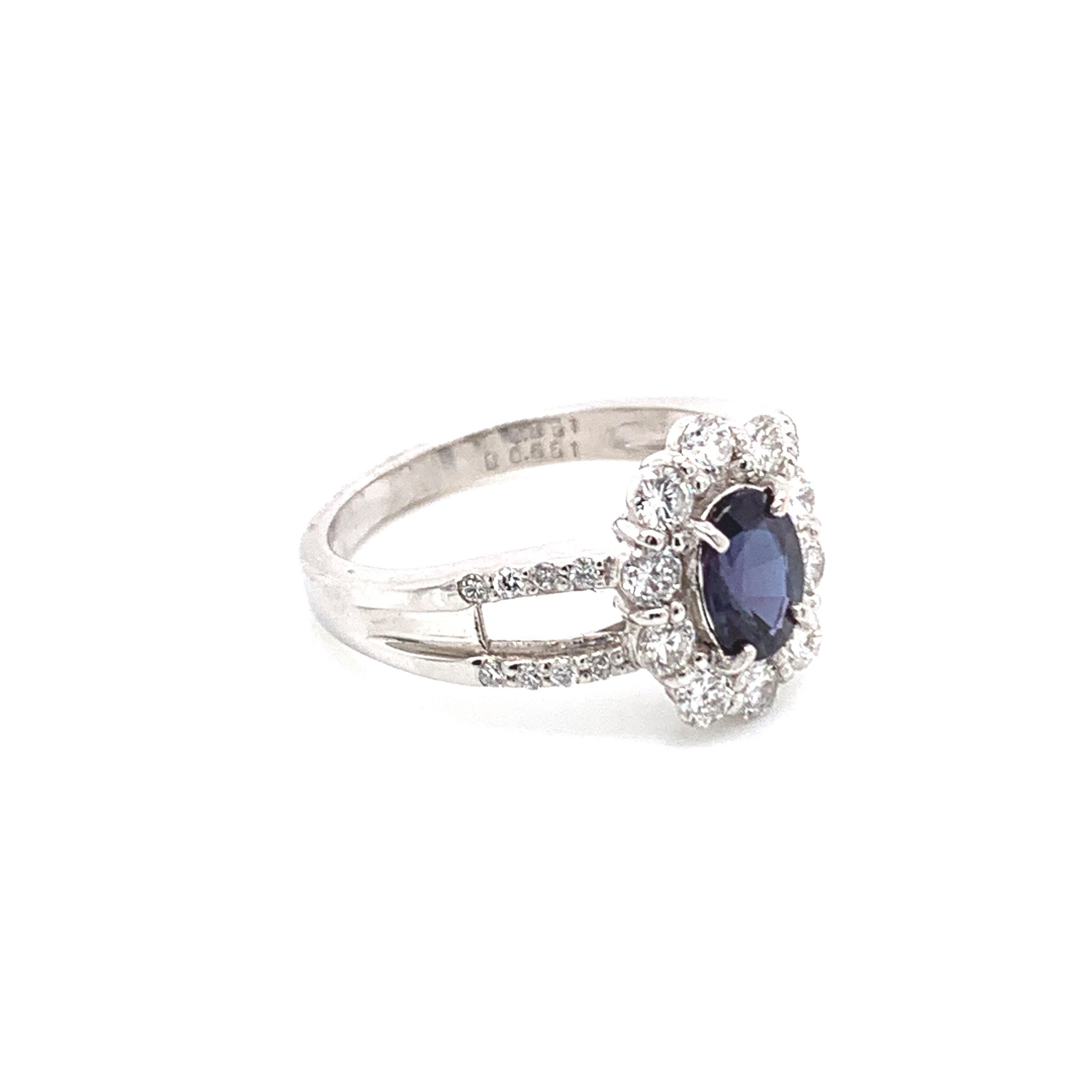 Natural GIA Certified 0.85 Ct. Brazillian Alexandrite & Diamond Cocktail Ring In New Condition For Sale In New York, NY