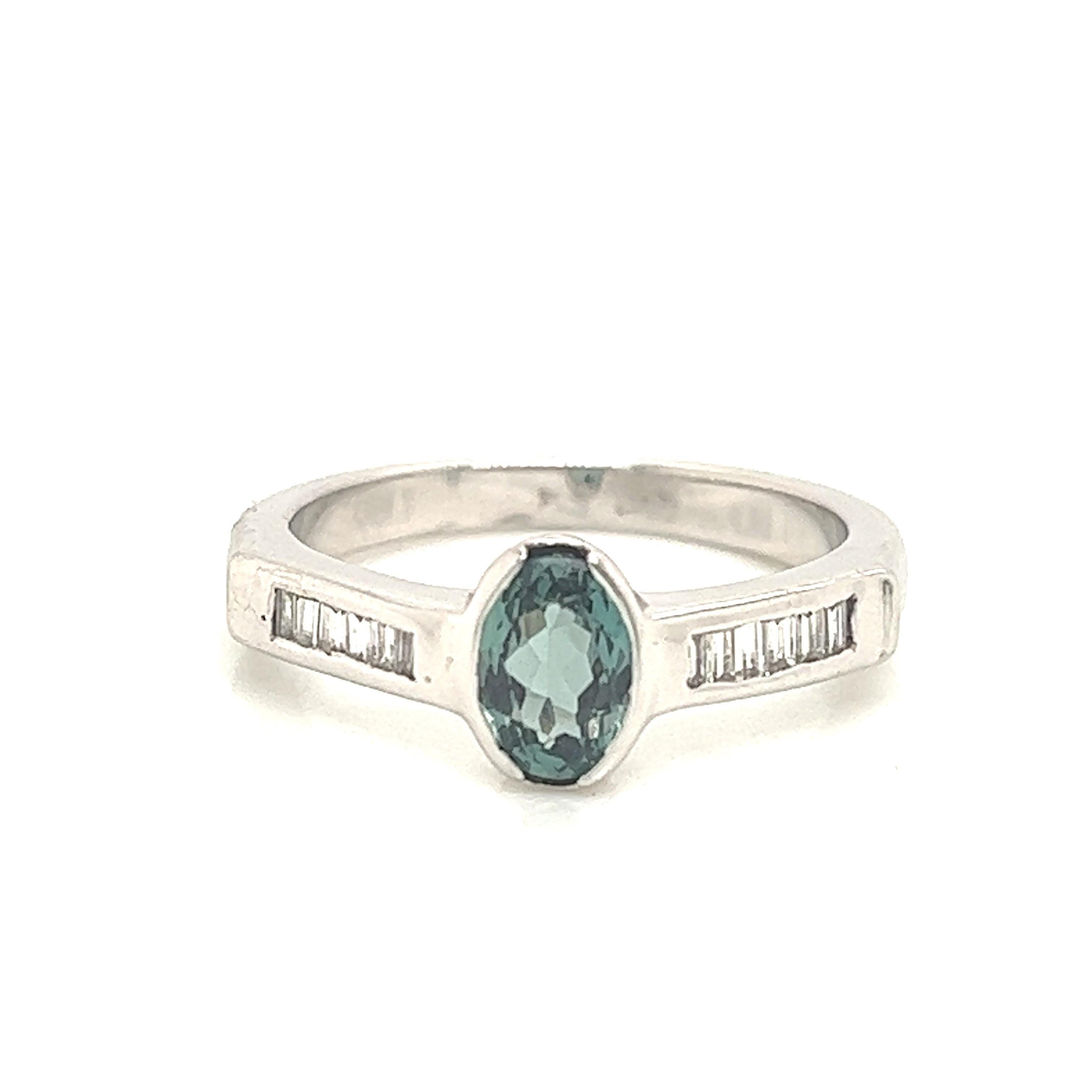 Anillo Vintage de Alejandrita Brasileña y Diamante Natural Certificado GIA de 0.92 Quilates