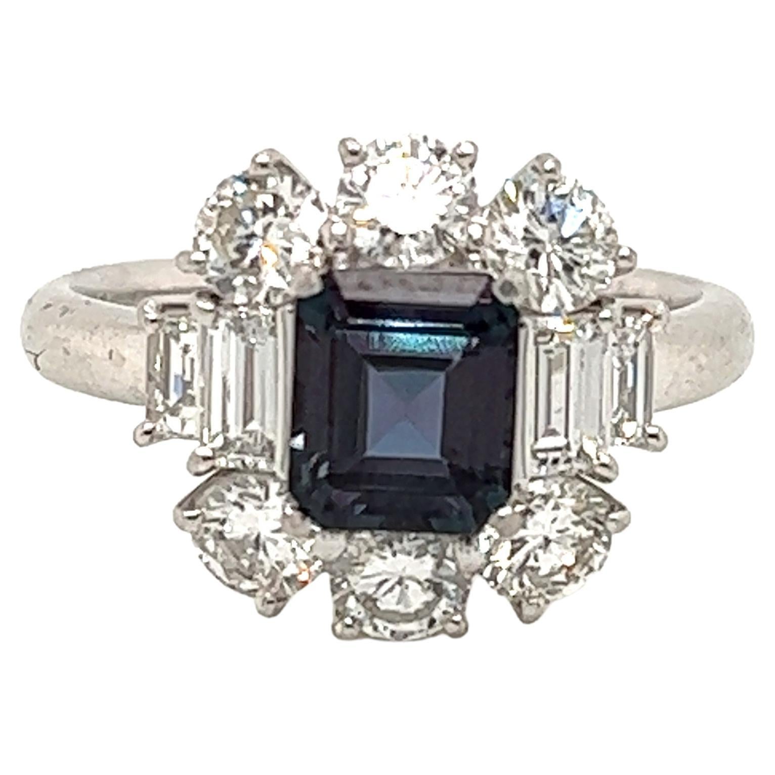 Naturale certificato GIA da 1.00 carati. Anello cocktail con alessandrite e diamante brasiliano
