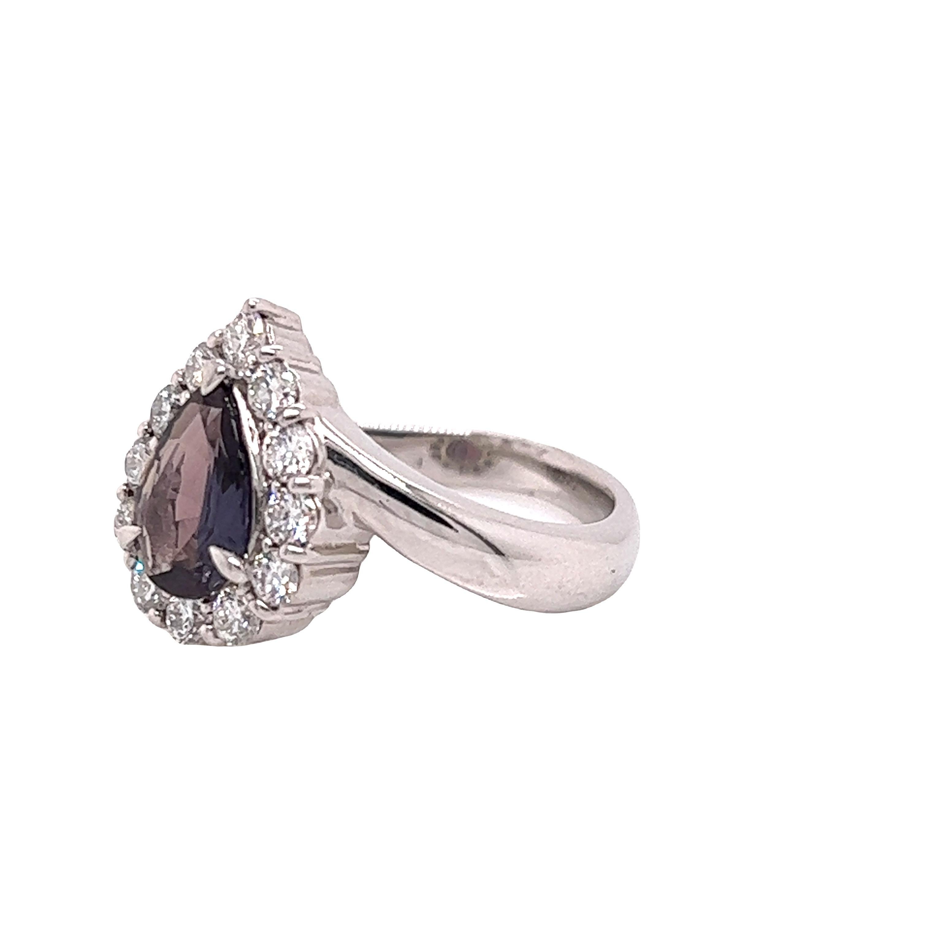 Natural GIA Certified 1.08 Ct Brazillian Alexandrite & Diamond Vintage Ring In New Condition For Sale In New York, NY