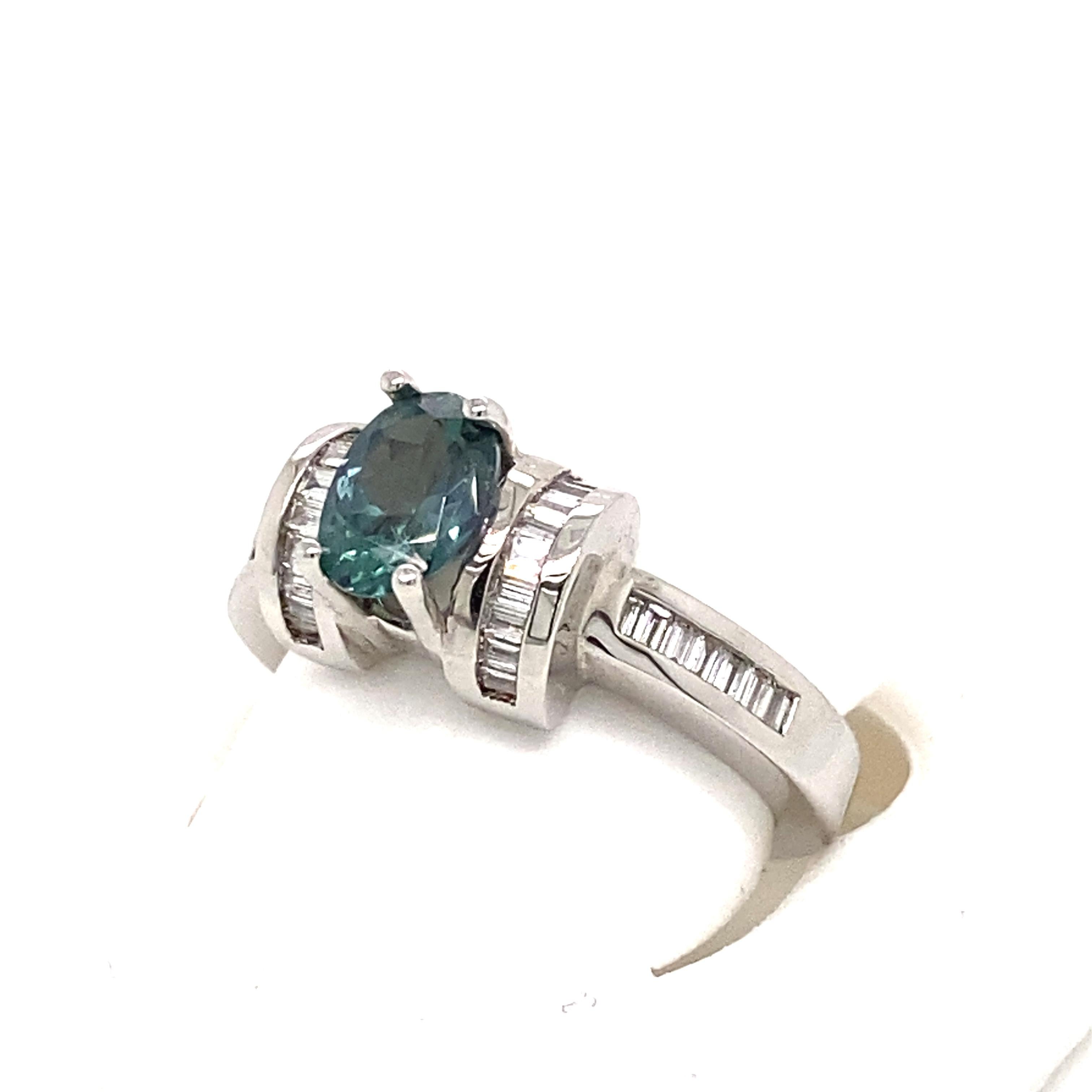 Taille ovale Bague cocktail en alexandrite et diamant de 1,11 carat, certifiée GIA, de couleur naturelle en vente