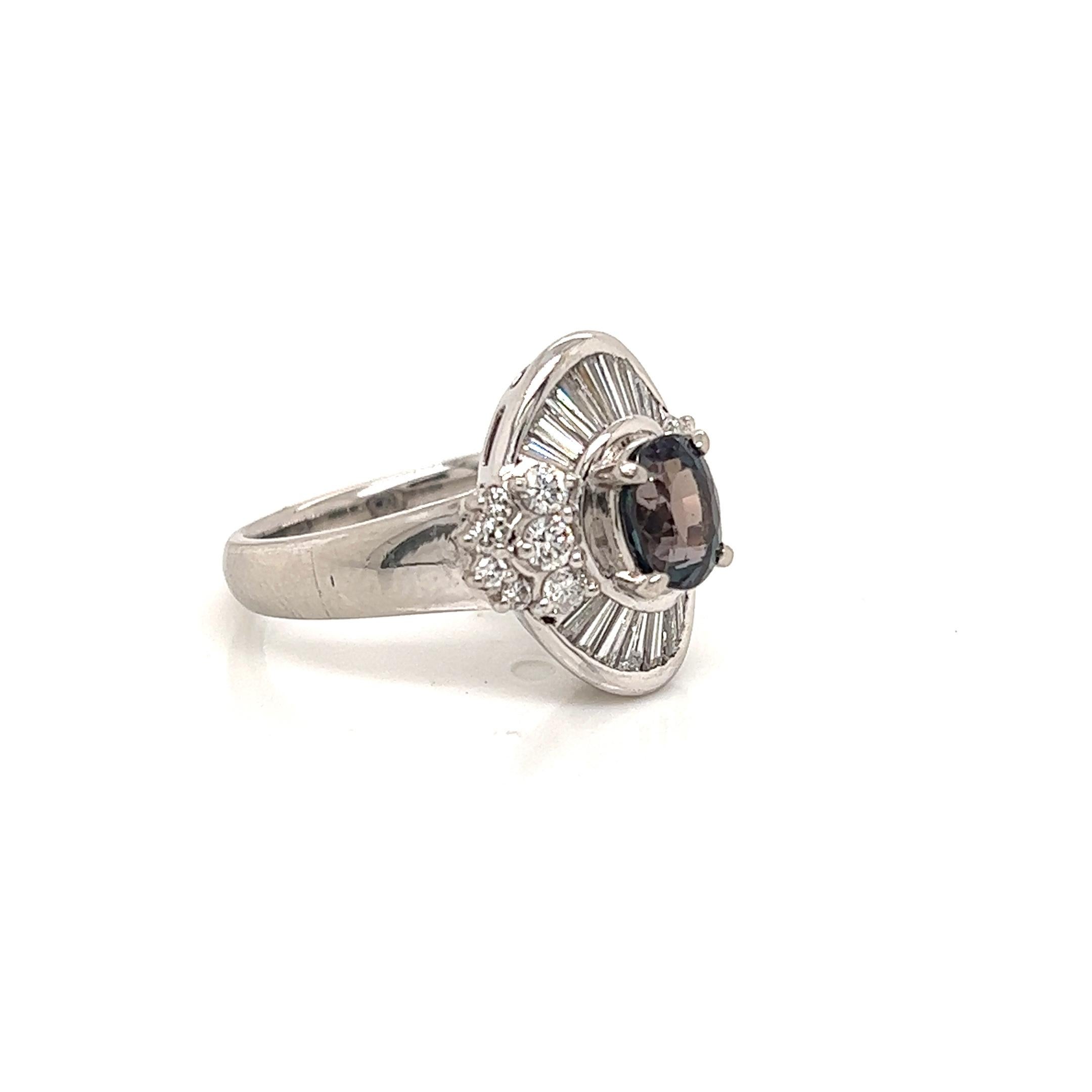 Vittoriano Naturale certificato GIA da 1.19 carati. Anello vintage con alessandrite e diamante brasiliano in vendita