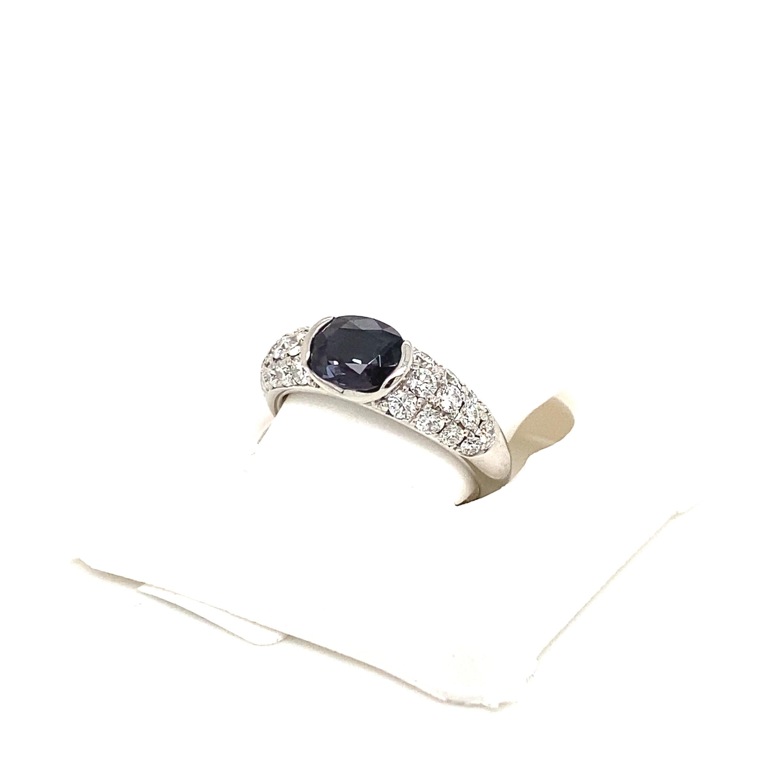 Natural GIA Certified 1.27 Ct. Brazillian Alexandrite & Diamond Cocktail Ring In New Condition For Sale In New York, NY