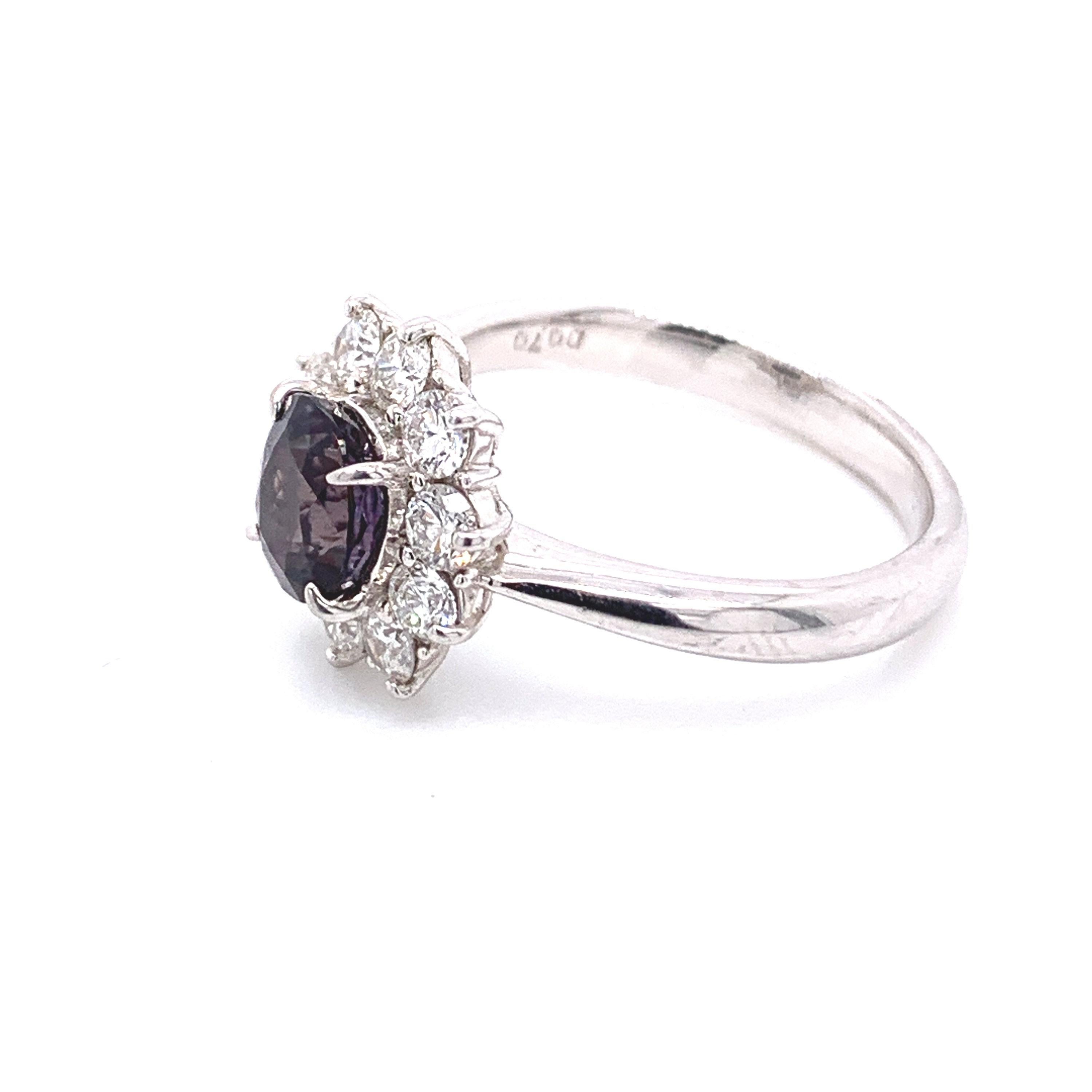 Natural GIA Certified 1.36 Ct Brazillian Alexandrite & Diamond Vintage Ring In New Condition For Sale In New York, NY