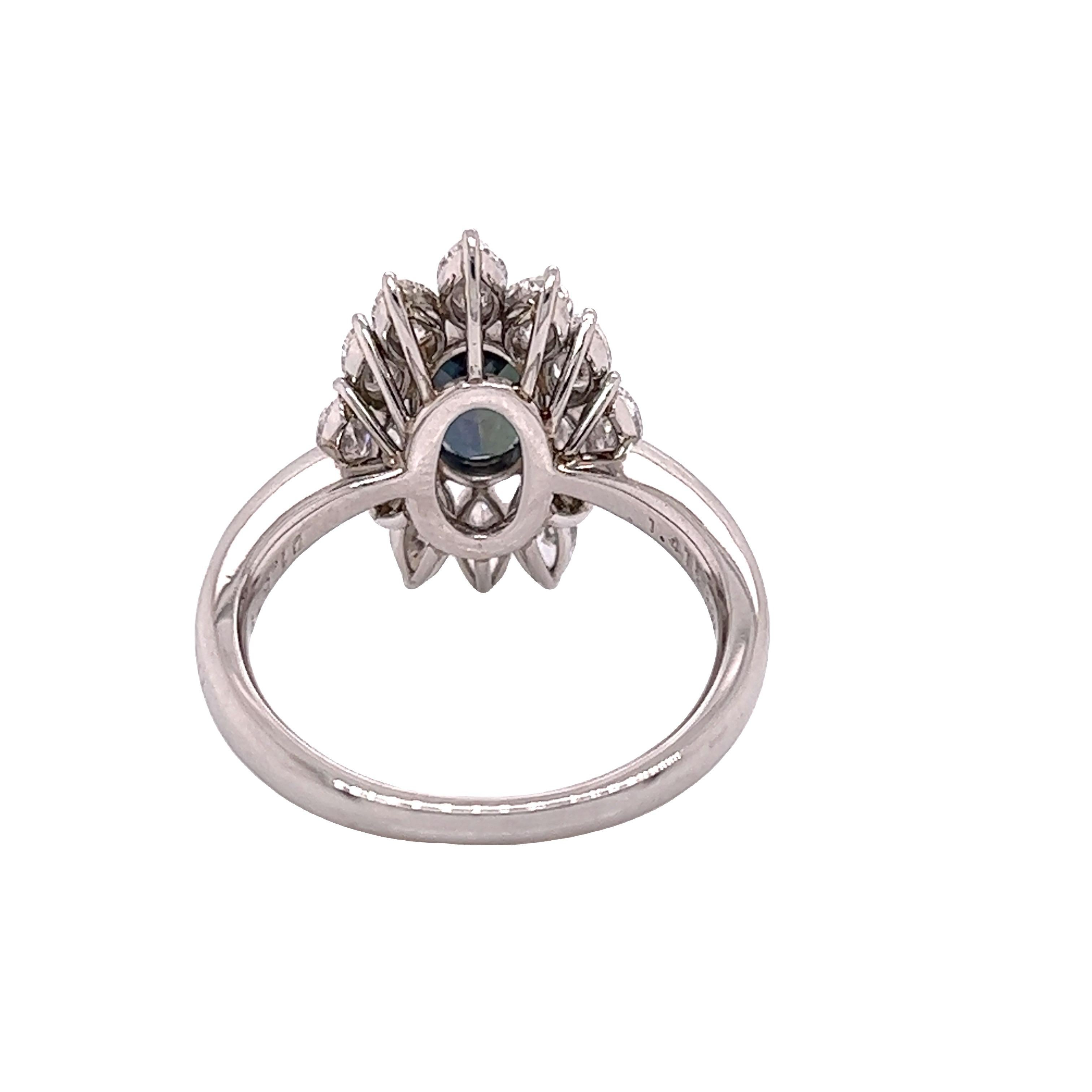 Natural Platinum 1.41 Ct  Alexandrite & Diamond Vintage Ring In New Condition For Sale In New York, NY