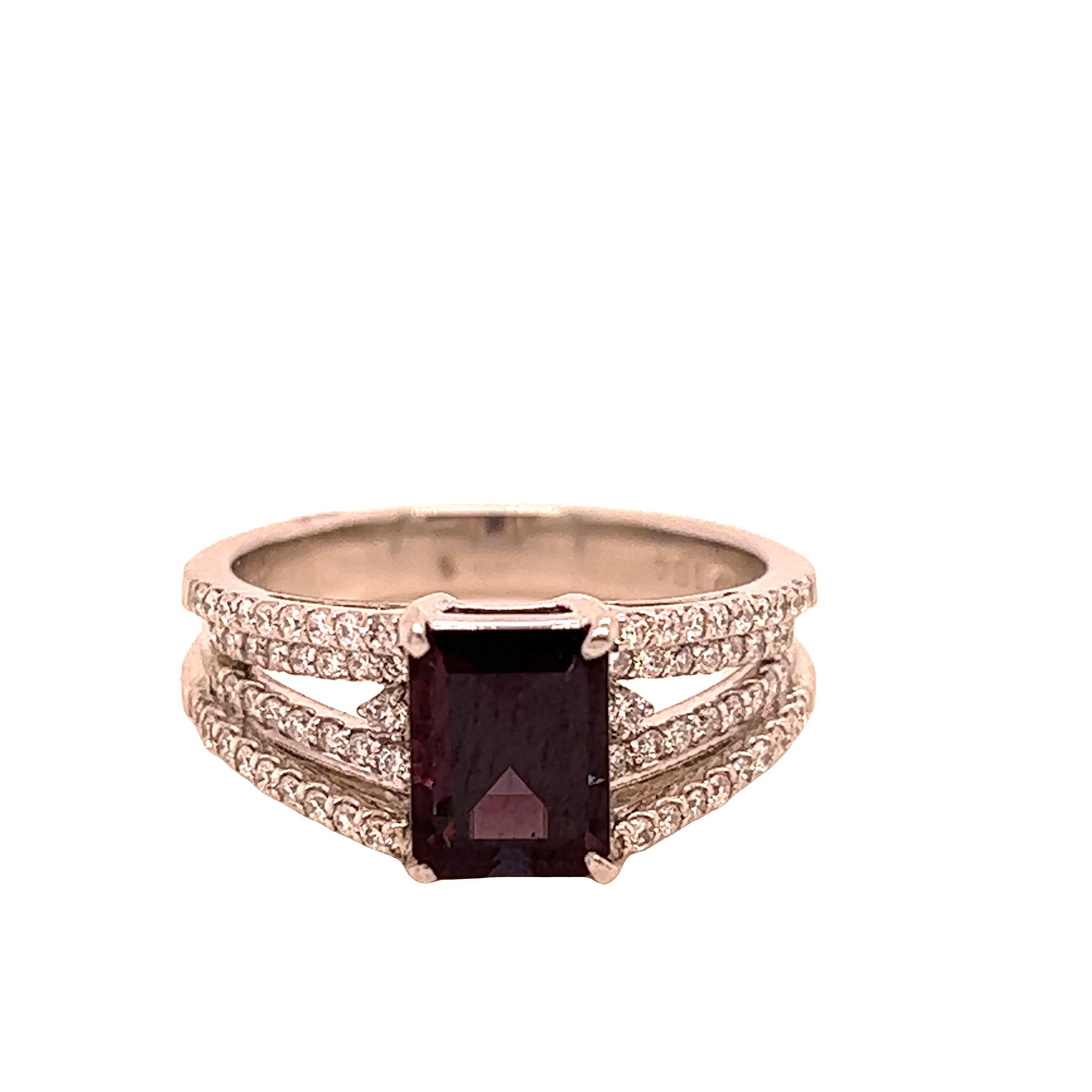 Victorian Natural GIA Certified 1.64 Ct Brazillian Alexandrite & Diamond Vintage Ring For Sale