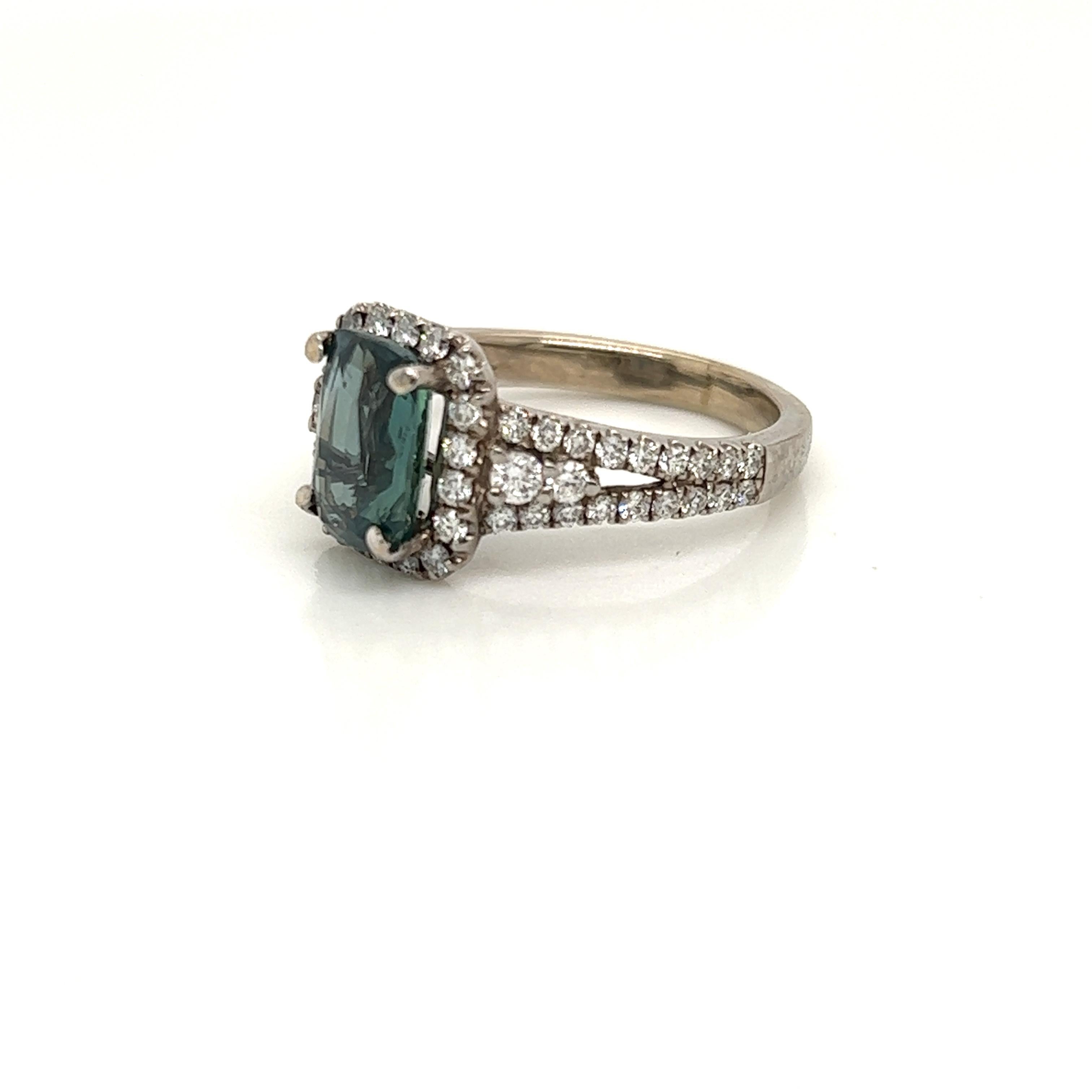 Natural GIA Certified 1.98 Ct. Alexandrite Cocktail Ring In New Condition For Sale In New York, NY