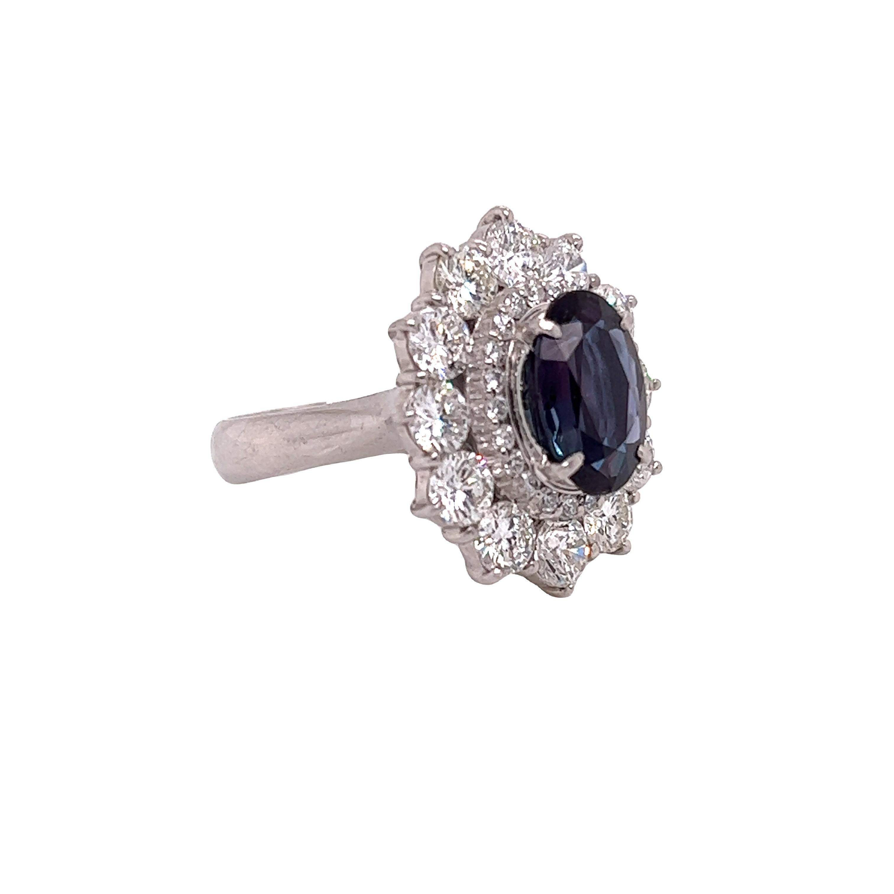 Natural GIA Certified 2.16 Ct. Brazillian Alexandrite & Diamond Cocktail Ring In New Condition For Sale In New York, NY